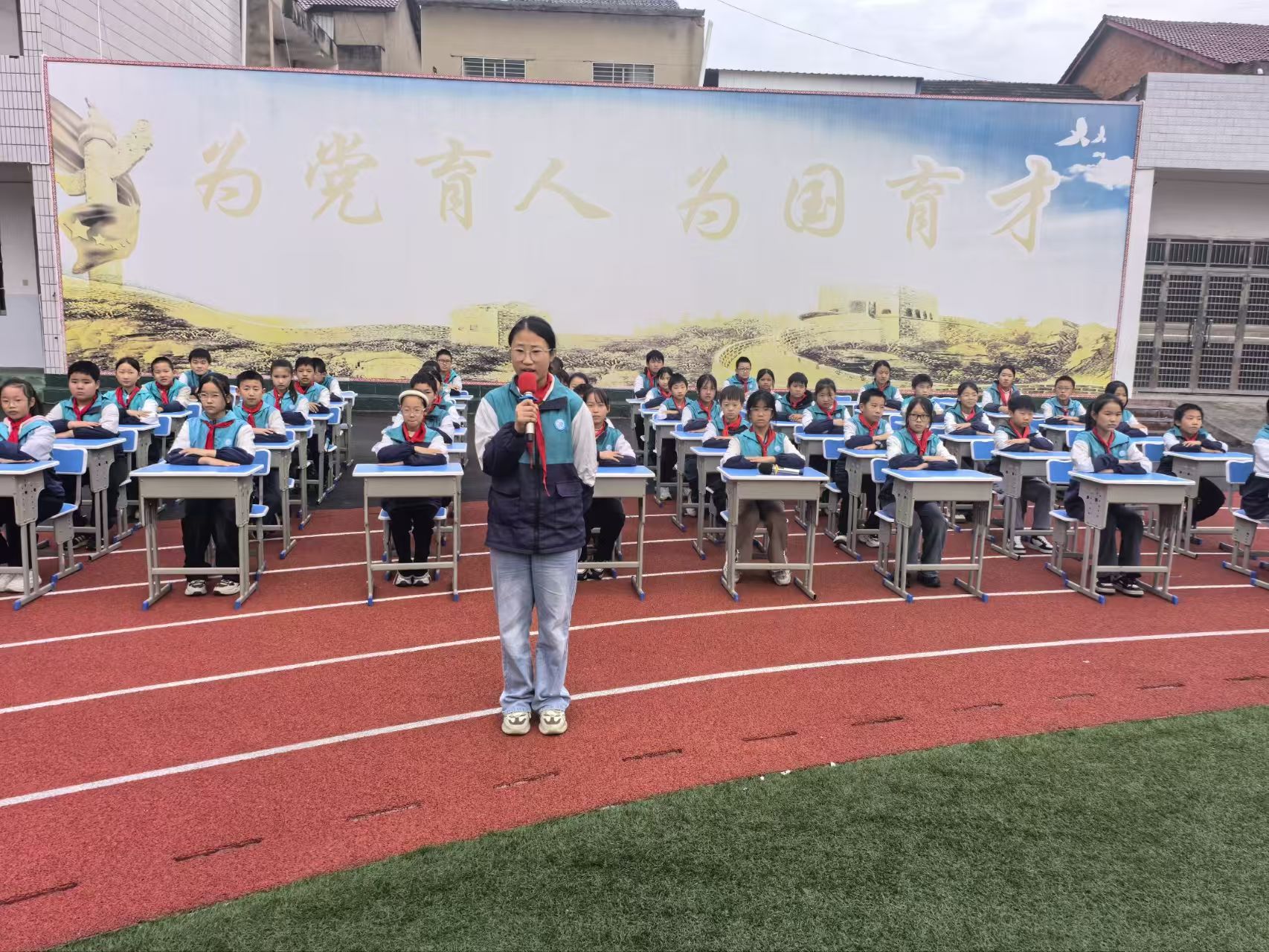 大峪桥中心小学:“桌”越梦想 舞动童心 大峪桥中心小学:“桌”越梦想 舞动童心