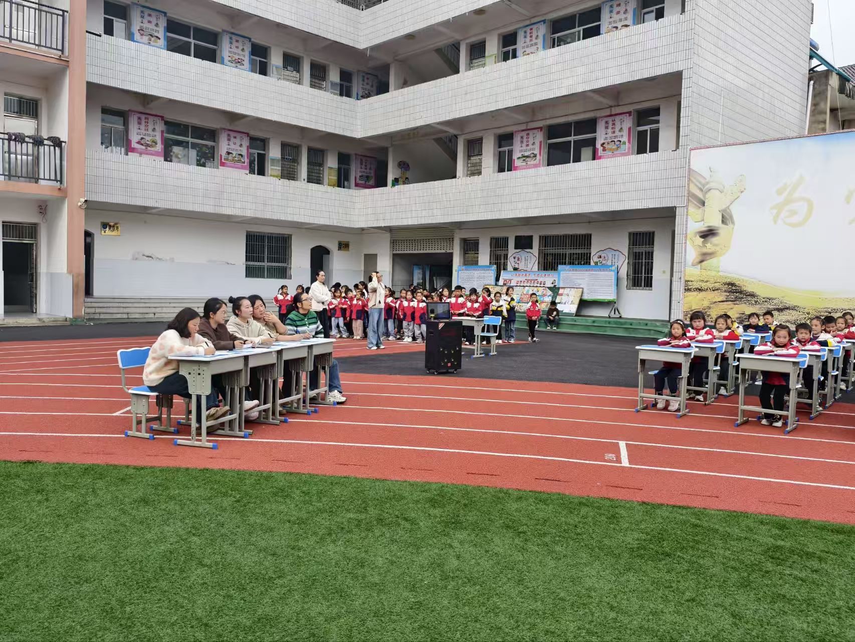 大峪桥中心小学:“桌”越梦想 舞动童心 大峪桥中心小学:“桌”越梦想 舞动童心