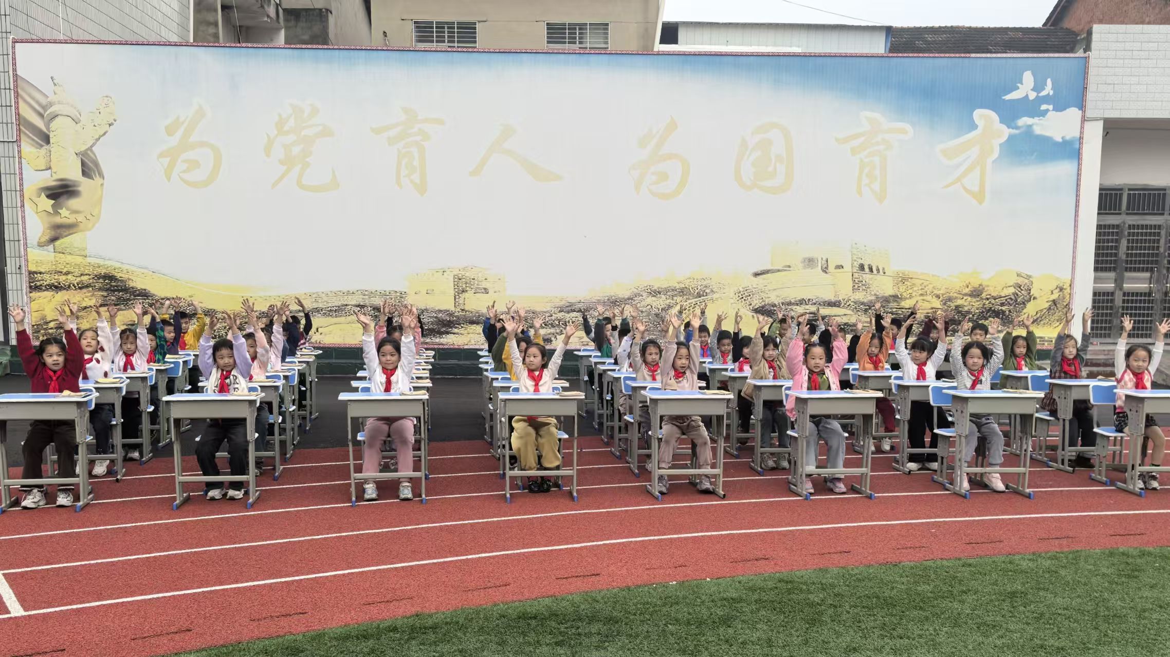 大峪桥中心小学:“桌”越梦想 舞动童心 大峪桥中心小学:“桌”越梦想 舞动童心