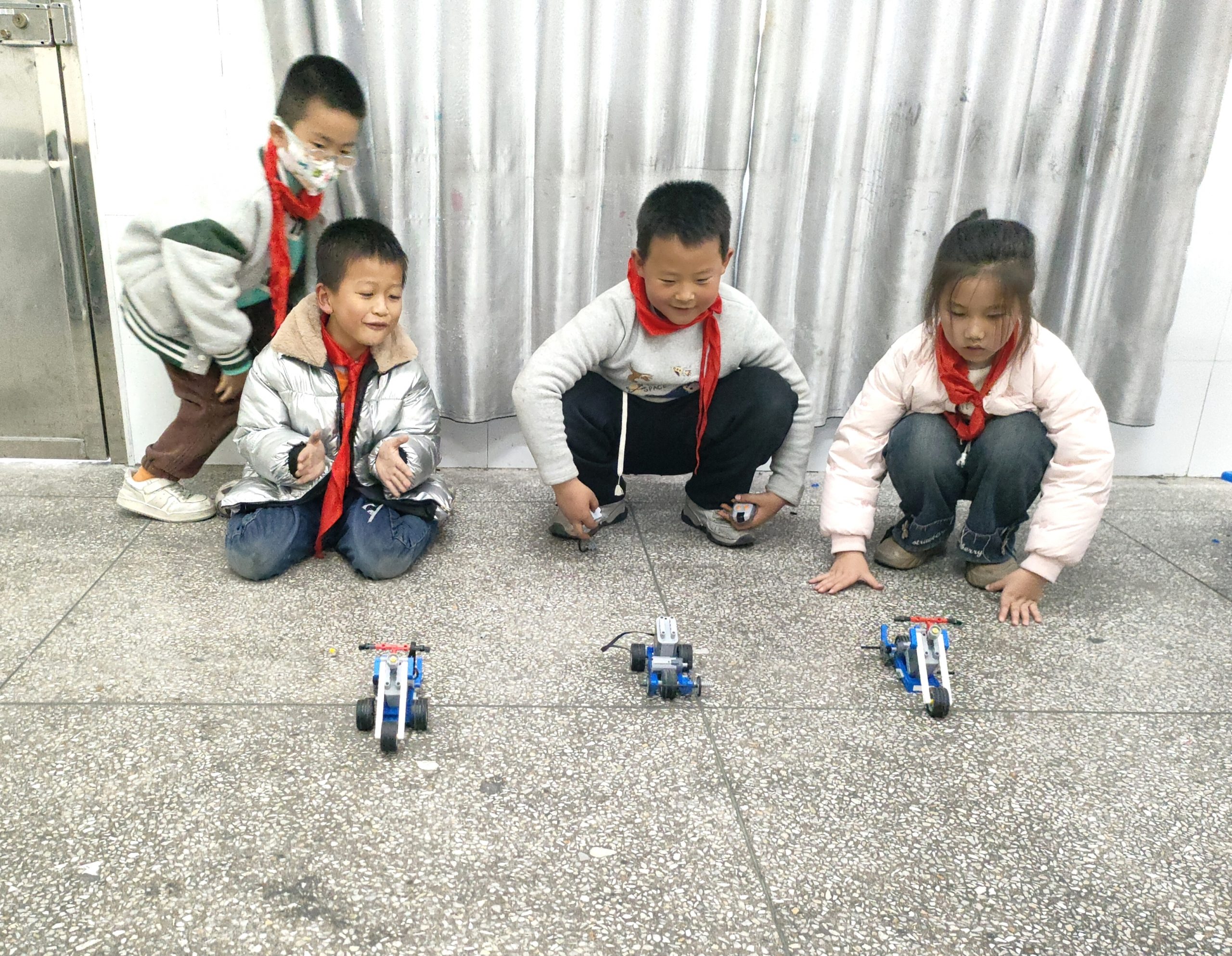 谷城县粉阳路小学教联体中华路校区：趣味编程启智慧 科技社团助成长