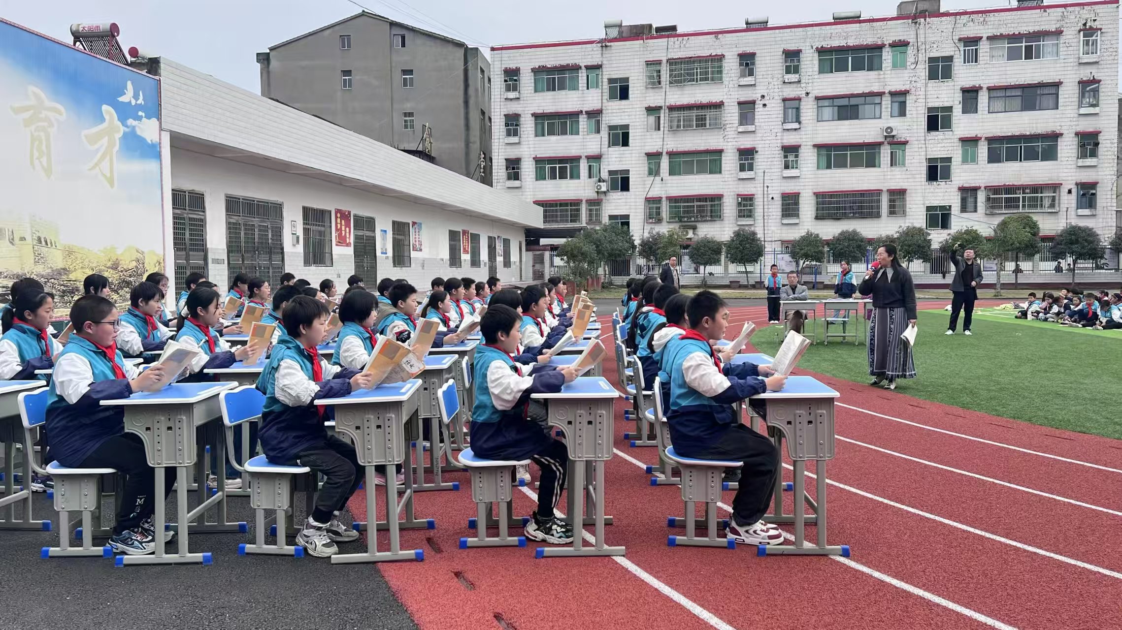 大峪桥中心小学:“桌”越梦想 舞动童心 大峪桥中心小学:“桌”越梦想 舞动童心