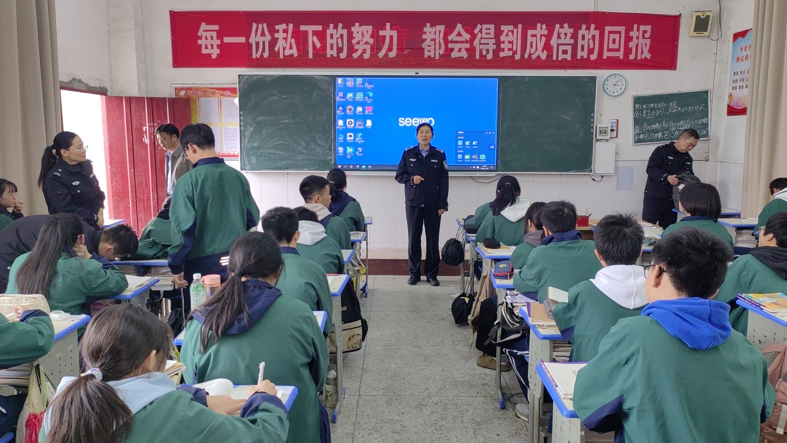 校园安全“零”死角！谷城县城关镇一中携手派出所开展校园安全专项排查