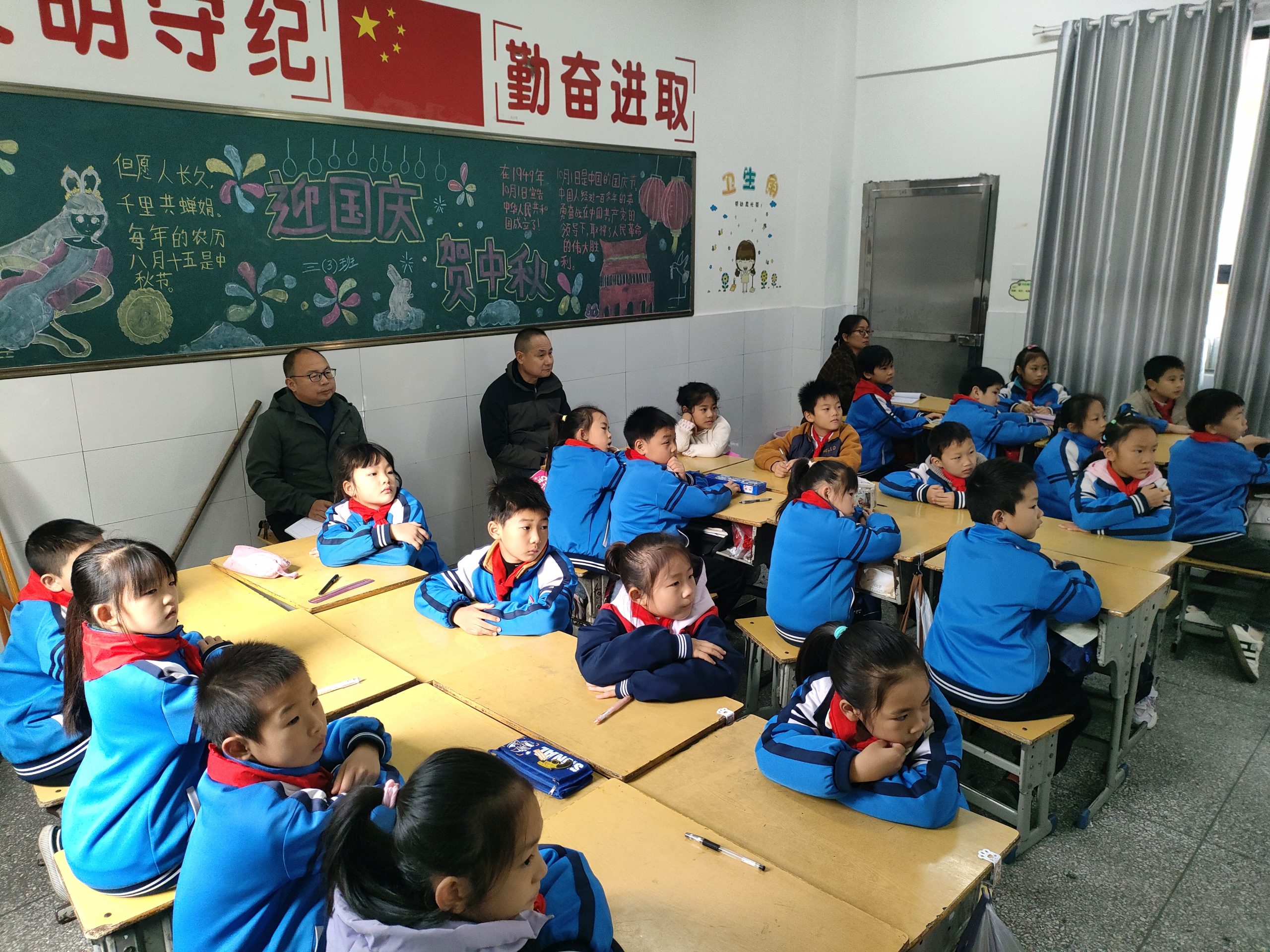 课堂竞风采  新秀燃薪火！谷城中华路校区表彰教学技能标兵