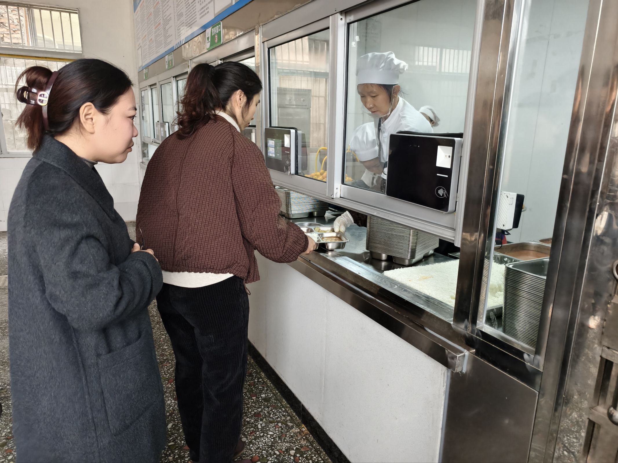 谷城县大峪桥中心小学：家校共鉴“舌尖上的校园”