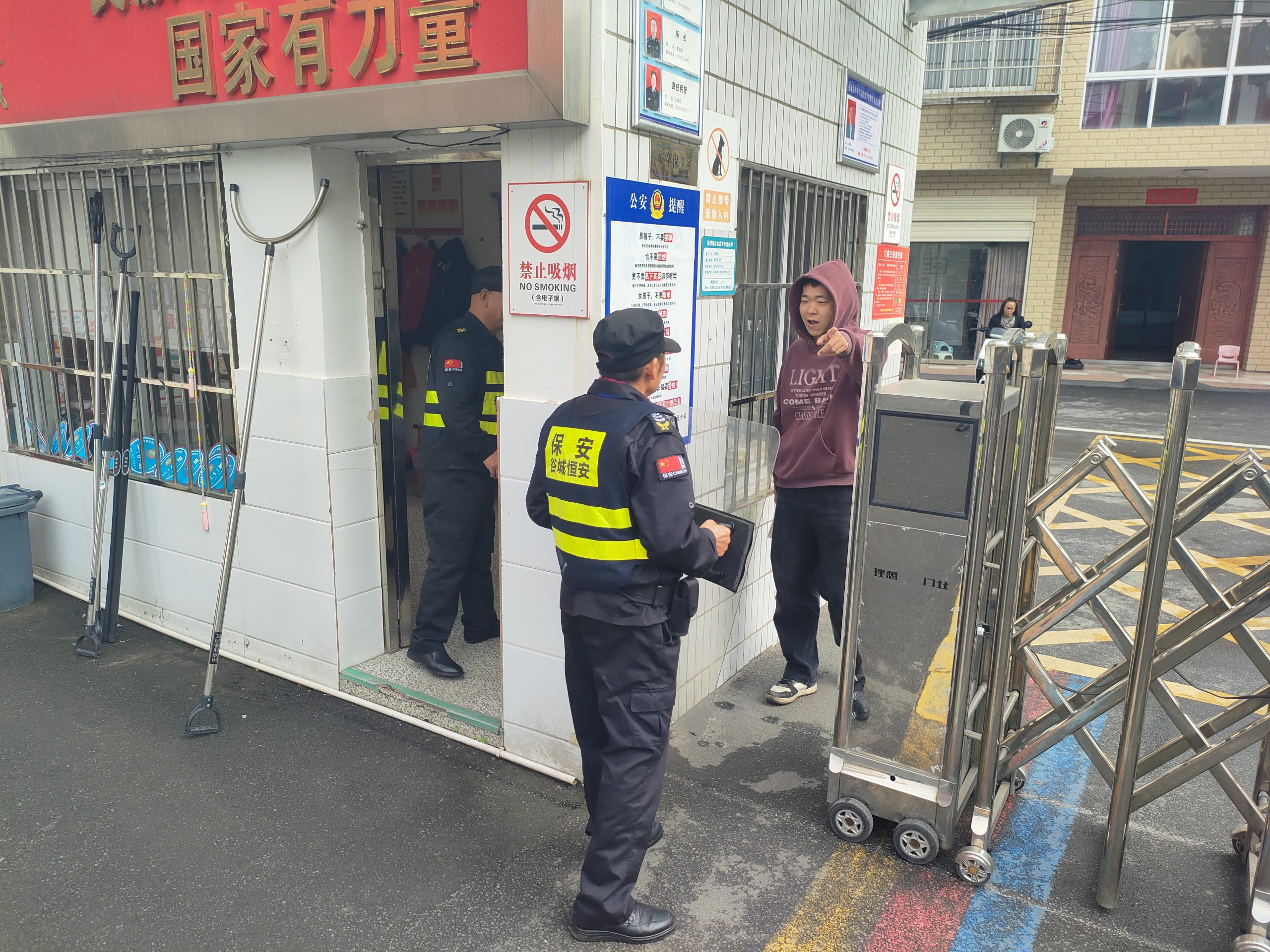 谷城县城关镇中华路小学：模拟演练强技能  以练筑防护平安