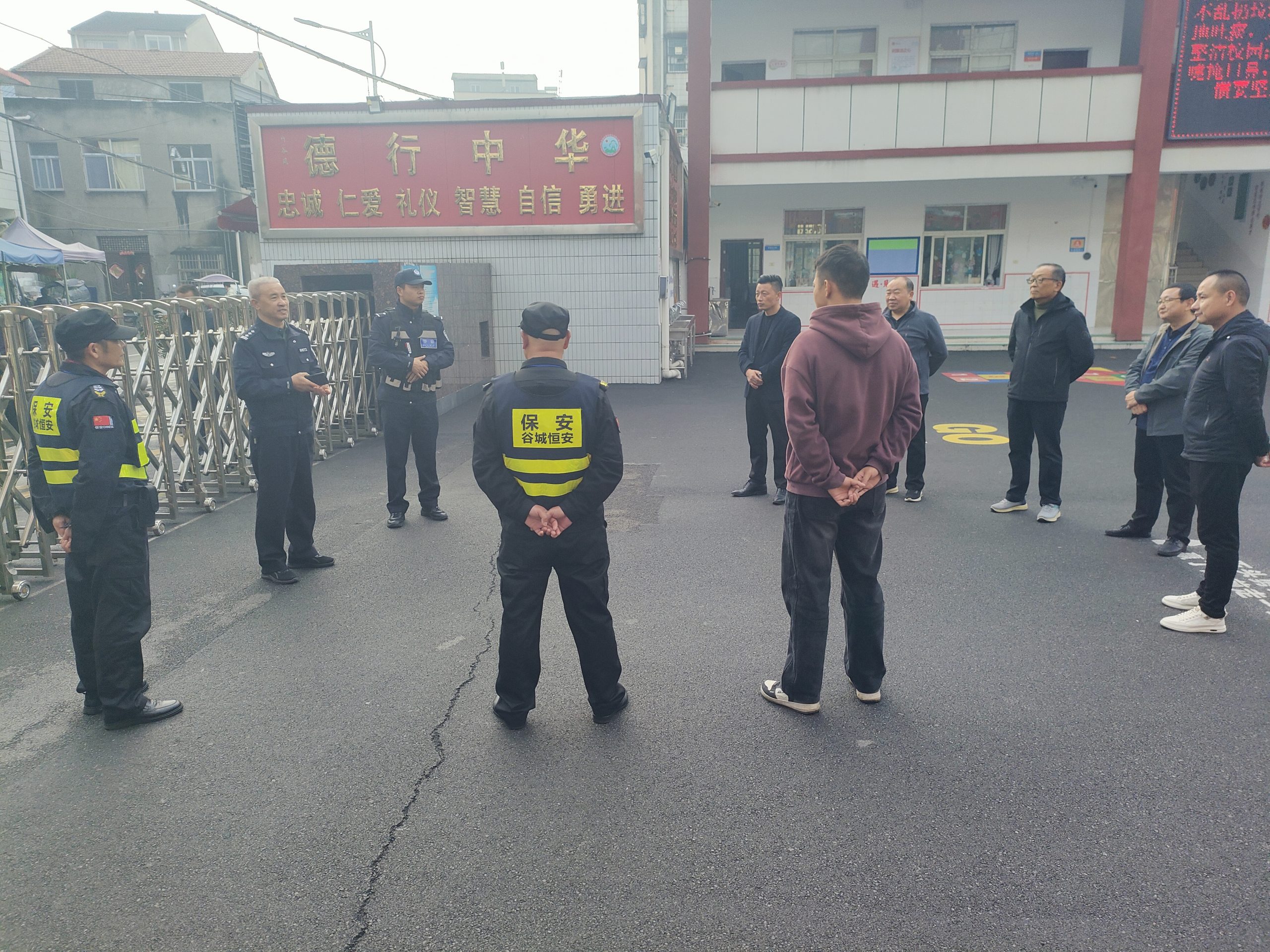 谷城县城关镇中华路小学：模拟演练强技能  以练筑防护平安