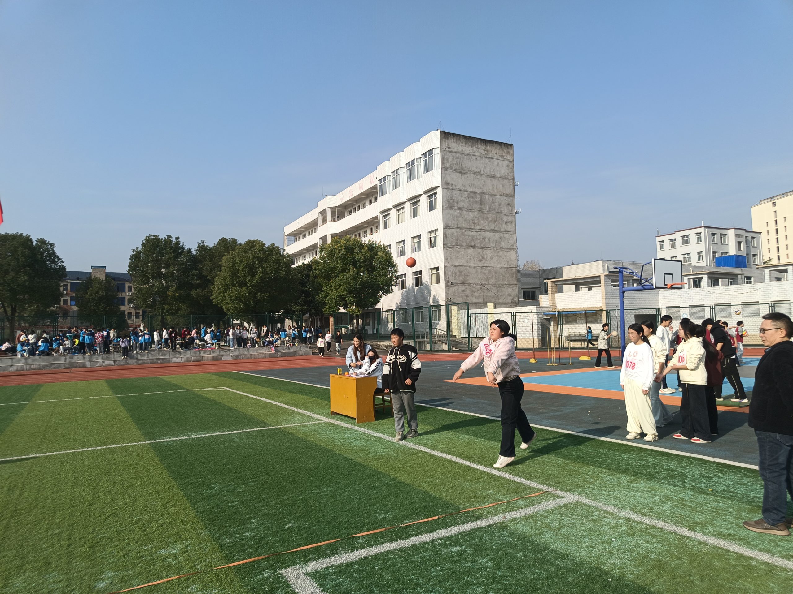 金秋燃赛场 少年砺锋芒——谷城县盛康镇二中第35届秋季运动会圆满落幕