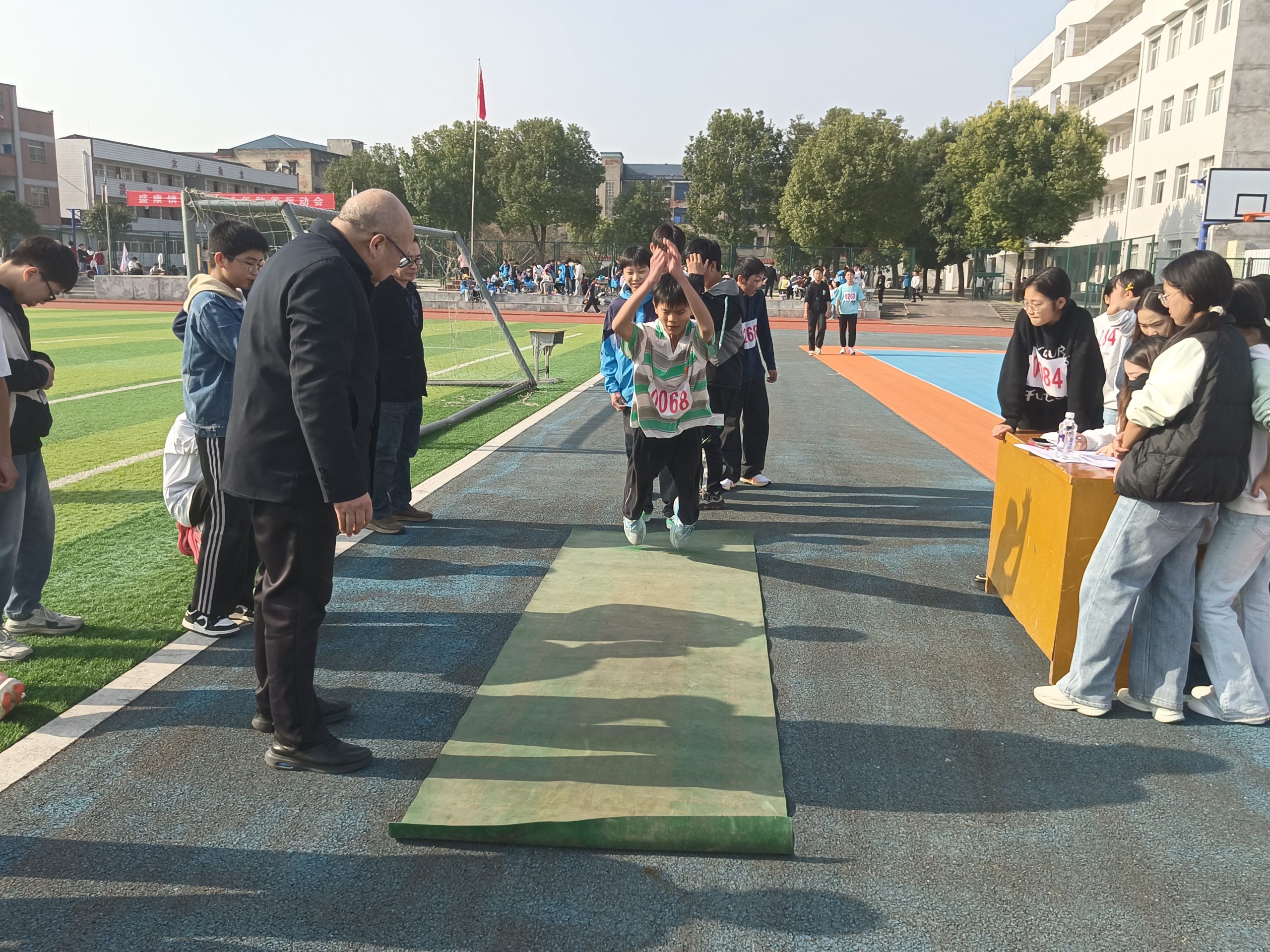 金秋燃赛场 少年砺锋芒——谷城县盛康镇二中第35届秋季运动会圆满落幕