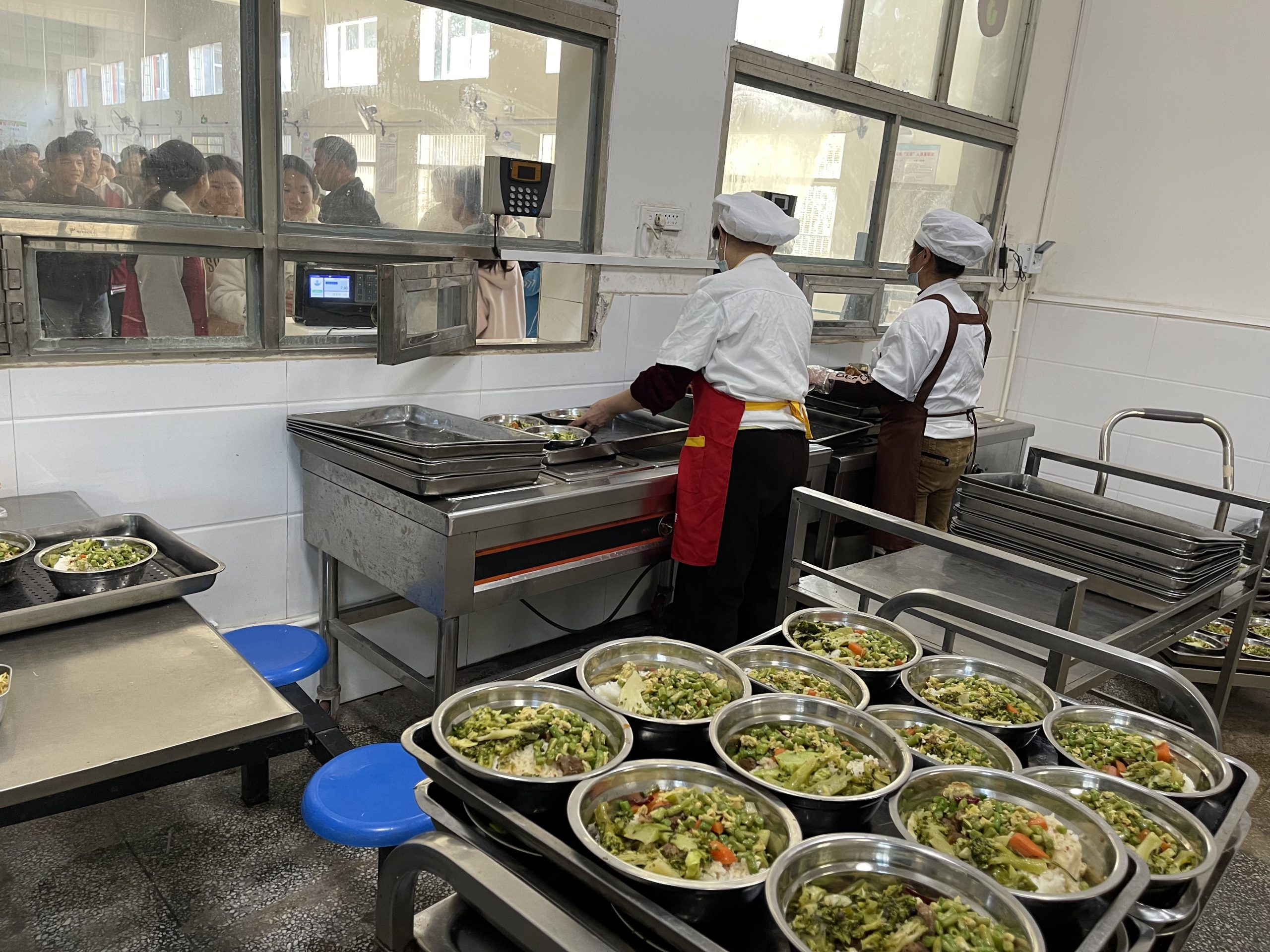 谷城县盛康二中：优化餐饮服务护成长，开放监督办满意食堂