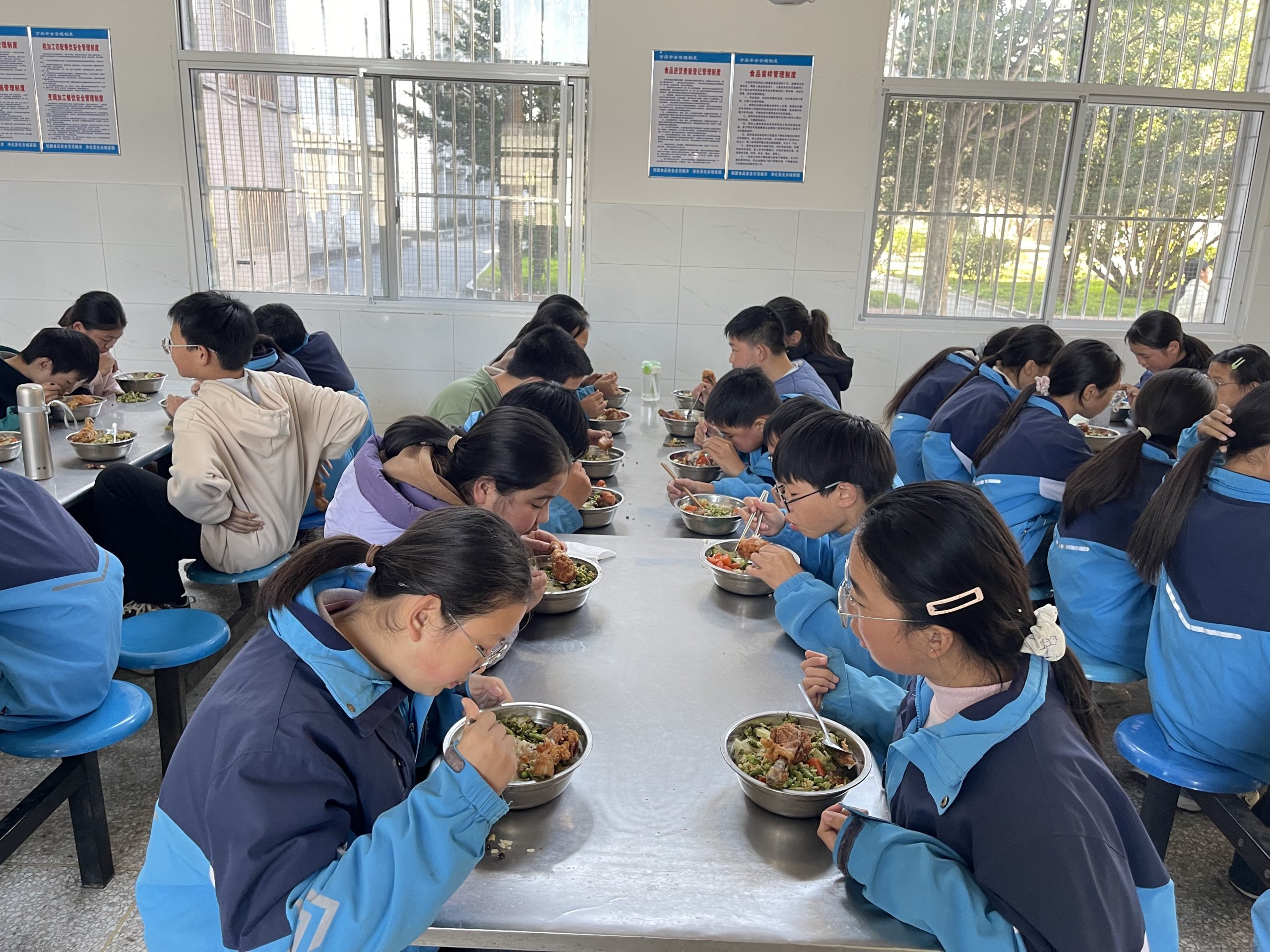 谷城县盛康二中：优化餐饮服务护成长，开放监督办满意食堂