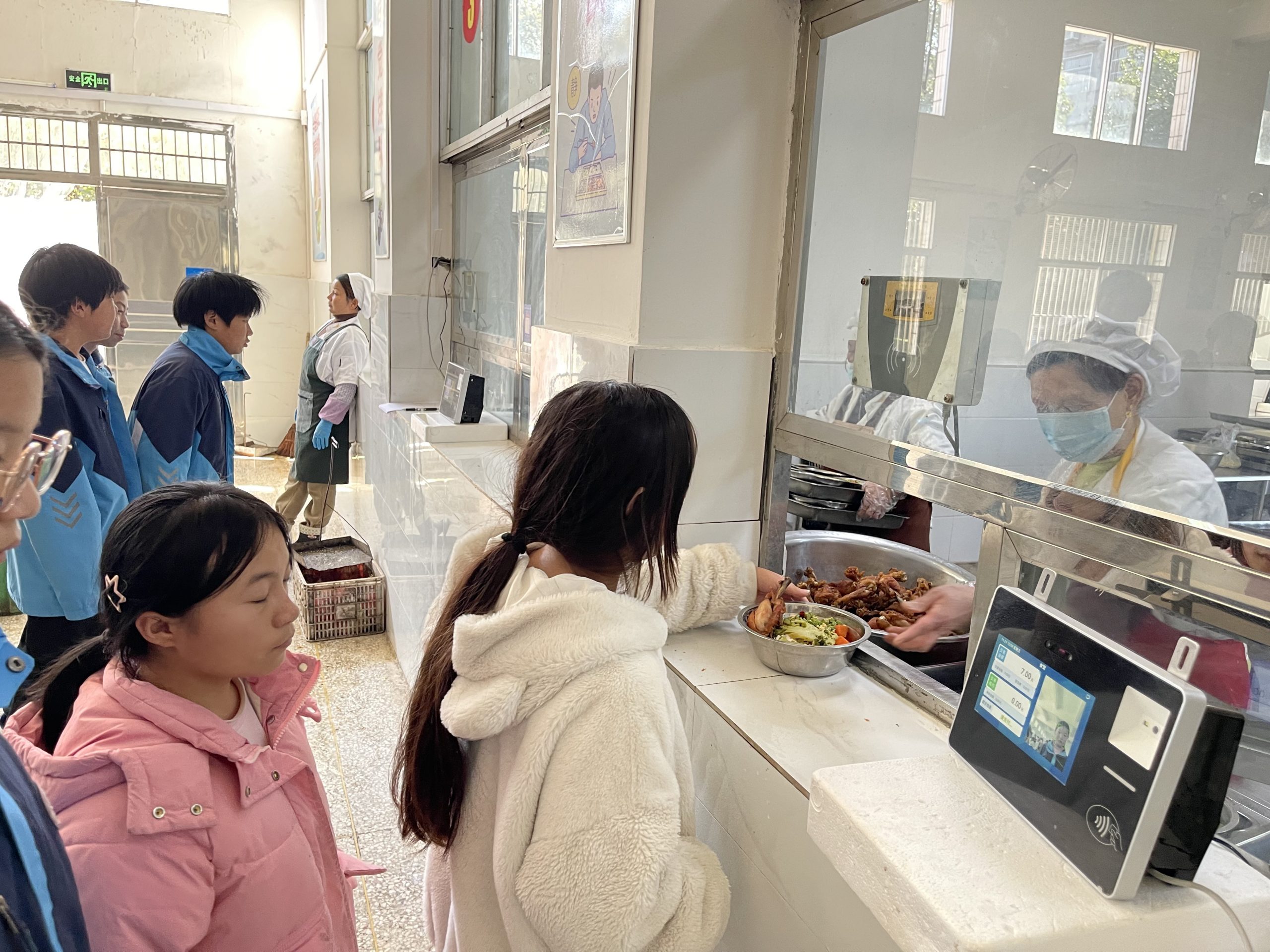 谷城县盛康二中：优化餐饮服务护成长，开放监督办满意食堂