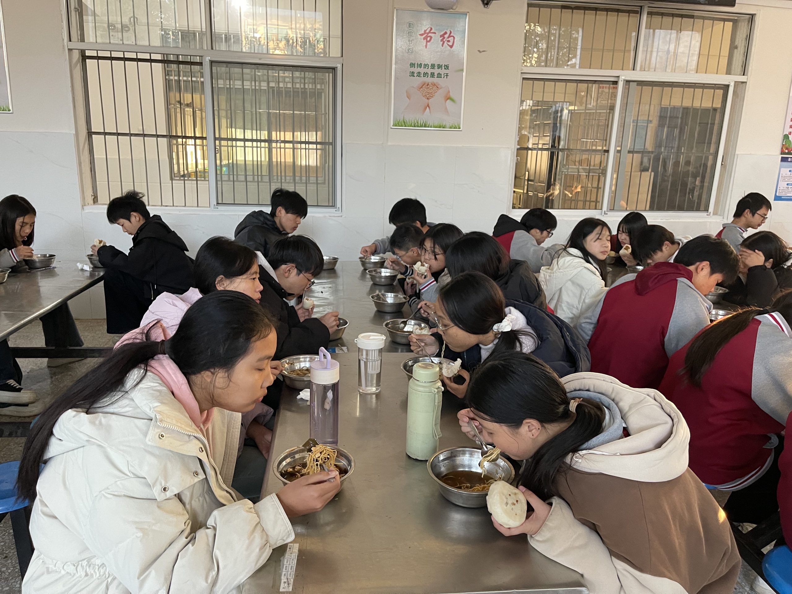 谷城县盛康二中：优化餐饮服务护成长，开放监督办满意食堂