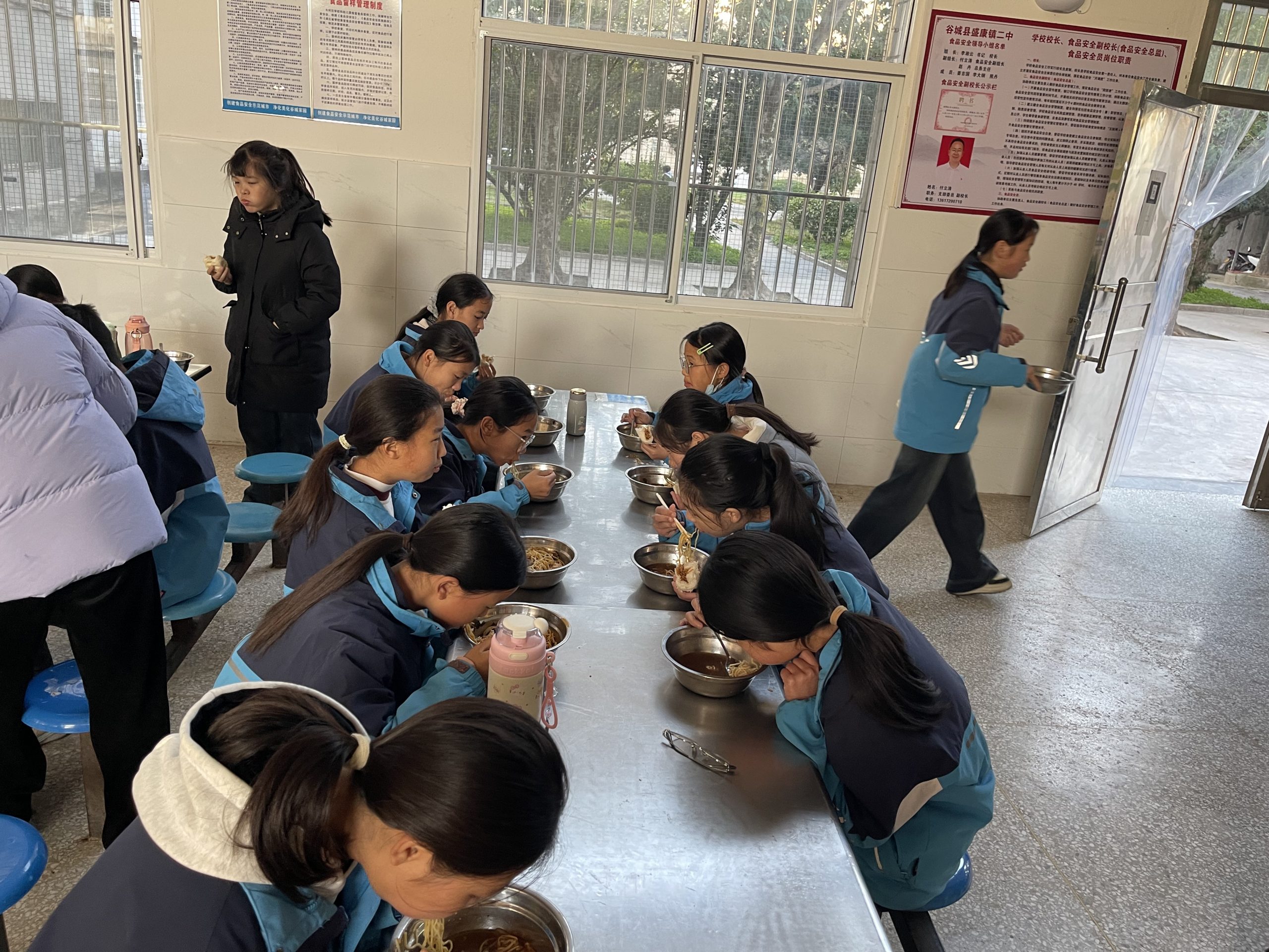谷城县盛康二中：优化餐饮服务护成长，开放监督办满意食堂