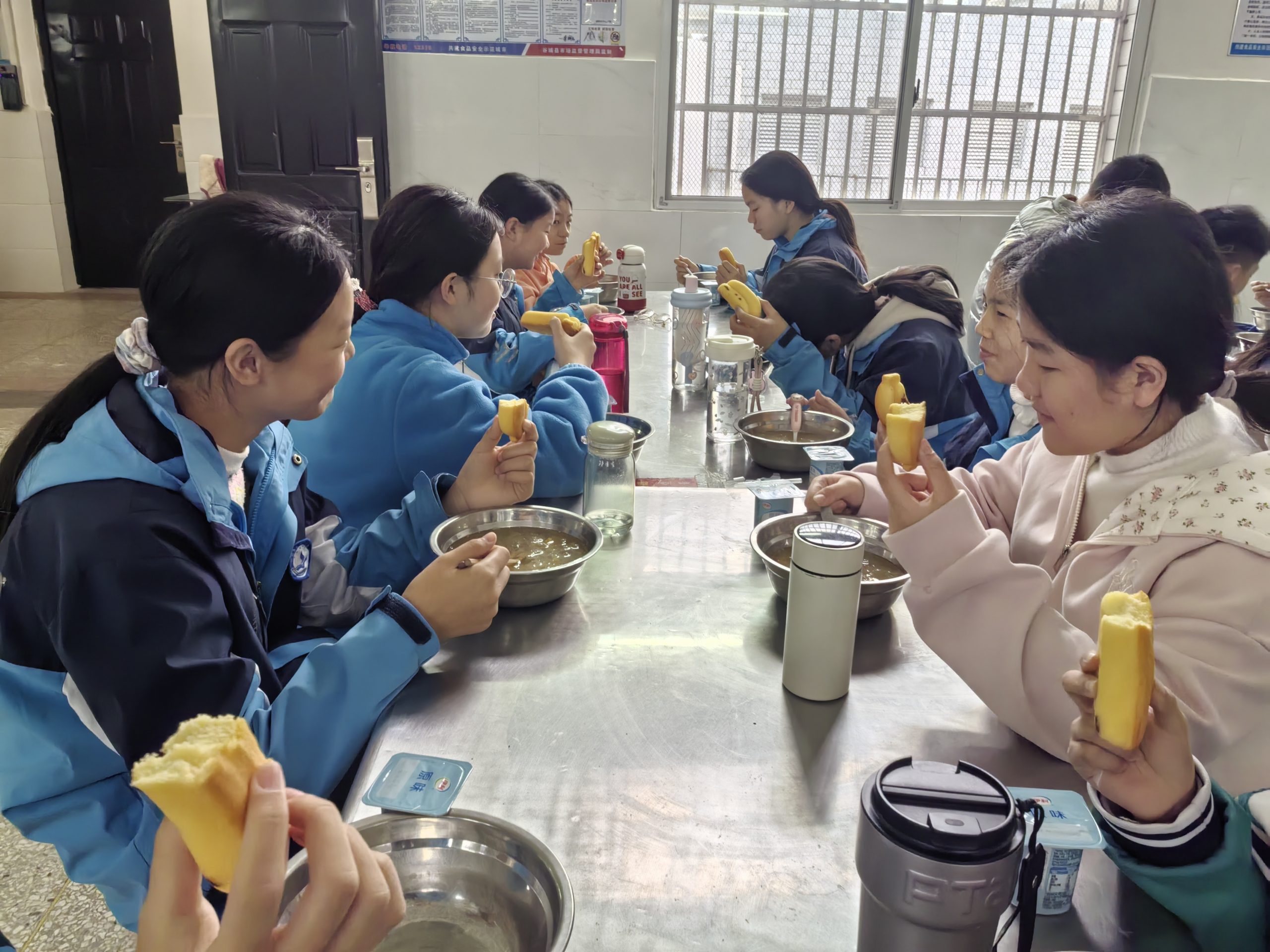 谷城县盛康二中：优化餐饮服务护成长，开放监督办满意食堂