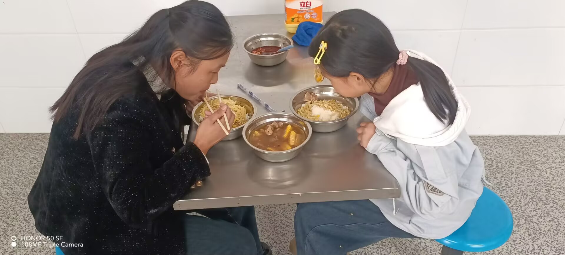 谷城县盛康二中：优化餐饮服务护成长，开放监督办满意食堂