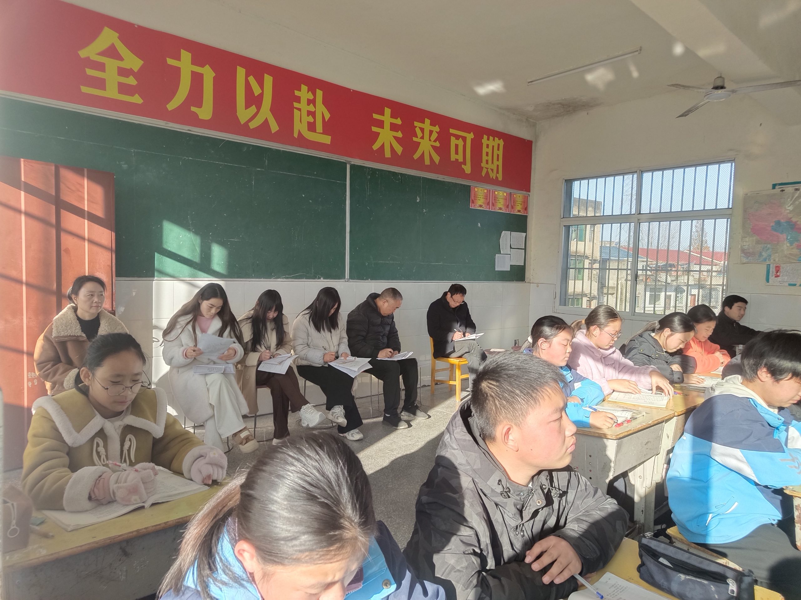 谷城县盛康教联体内部联动开展教学抽检 聚焦课堂与资料共促教学质量提升