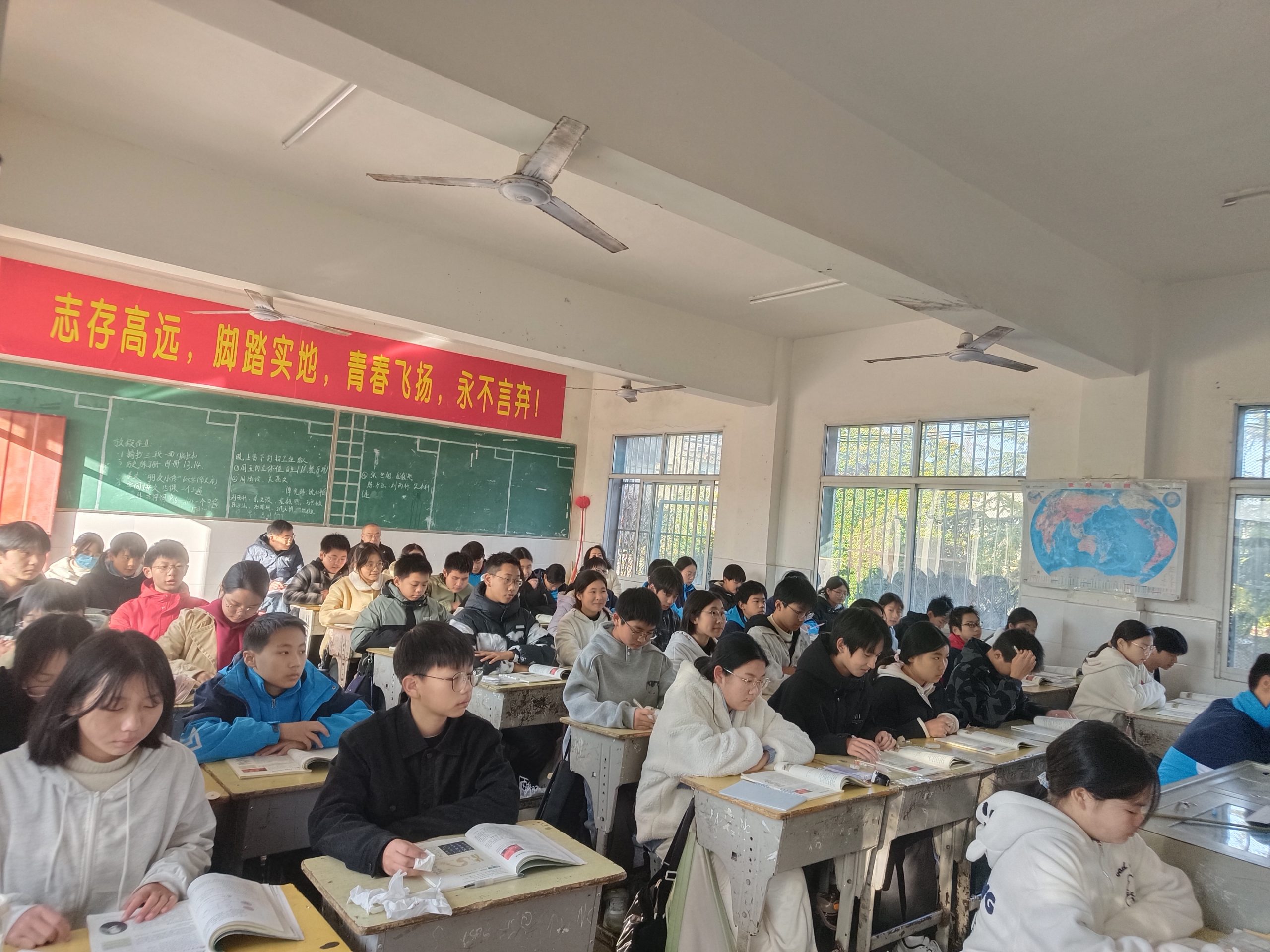 谷城县盛康教联体内部联动开展教学抽检 聚焦课堂与资料共促教学质量提升