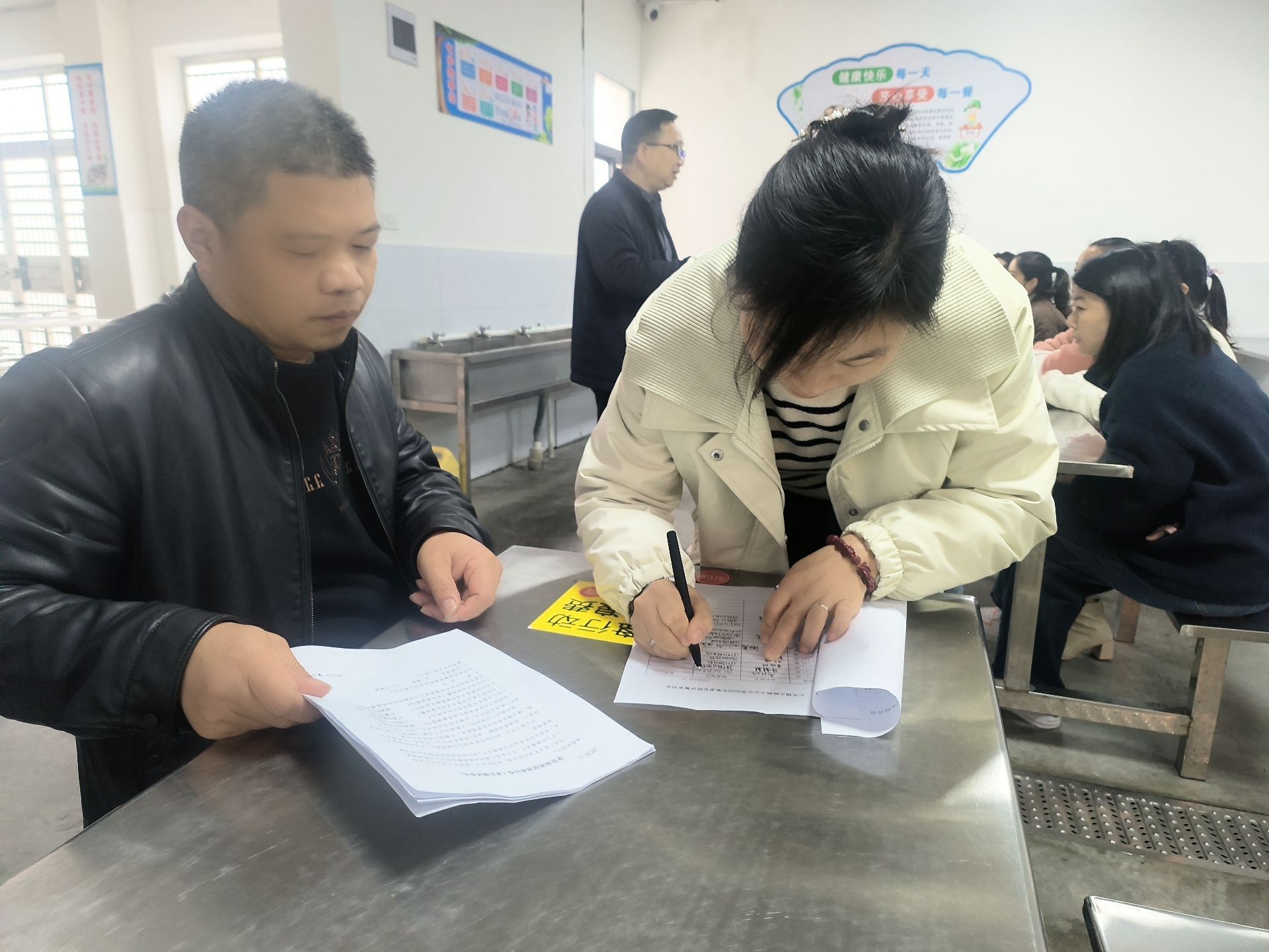 谷城县大峪桥中心小学：家校共鉴“舌尖上的校园”