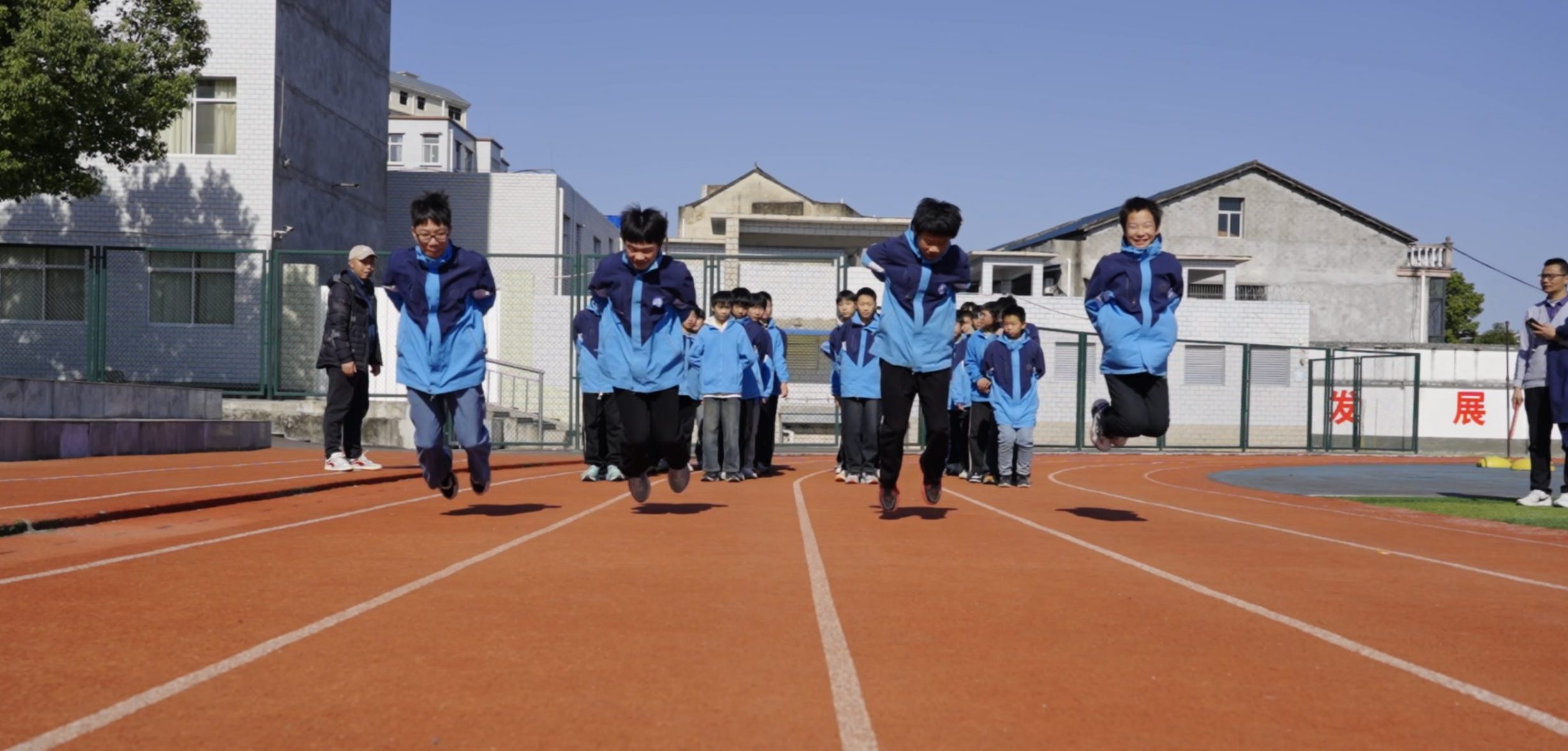 谷城县盛康二中举行阳光大课间展示活动，师生共展活力风采