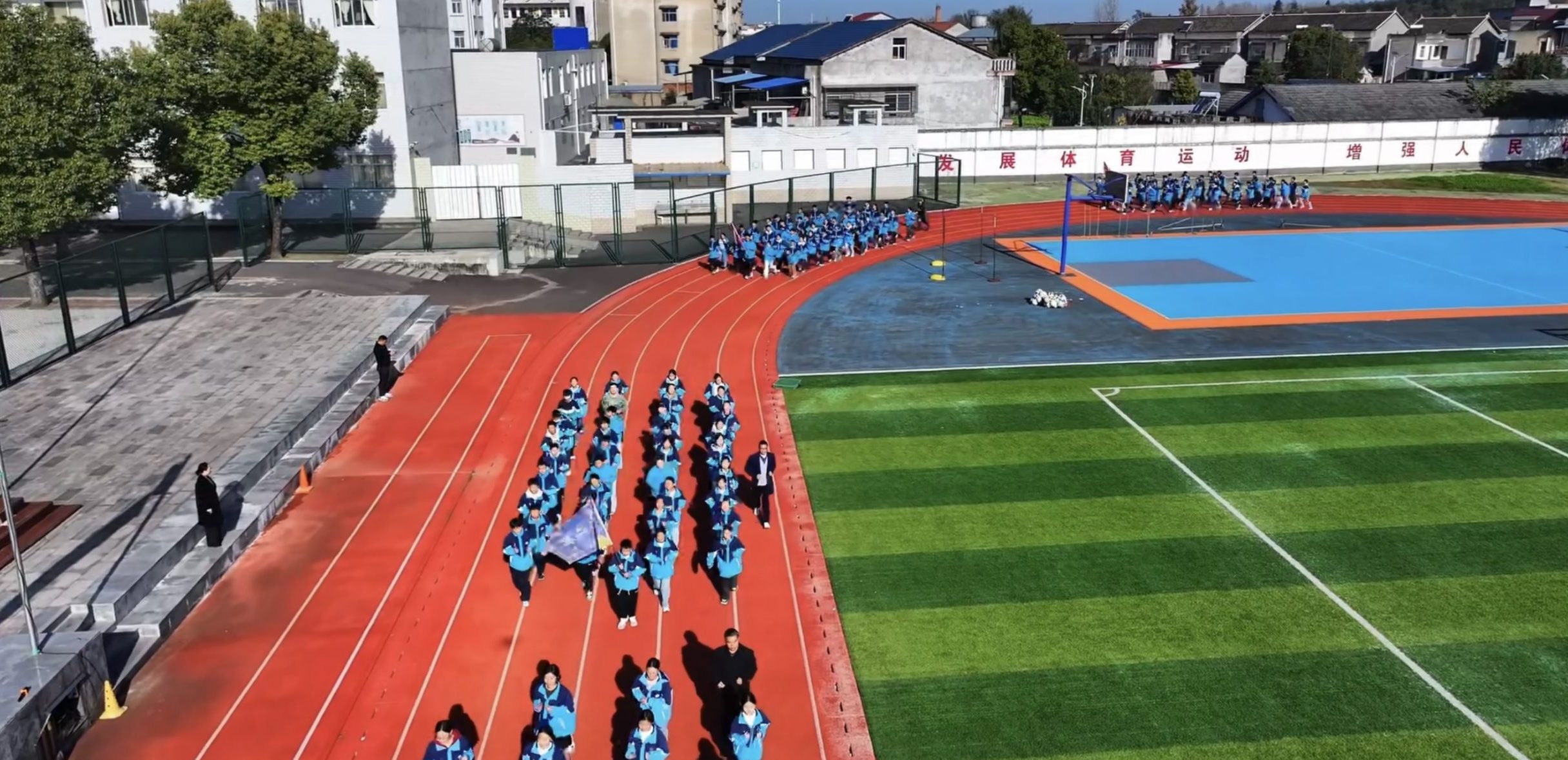 谷城县盛康二中举行阳光大课间展示活动，师生共展活力风采