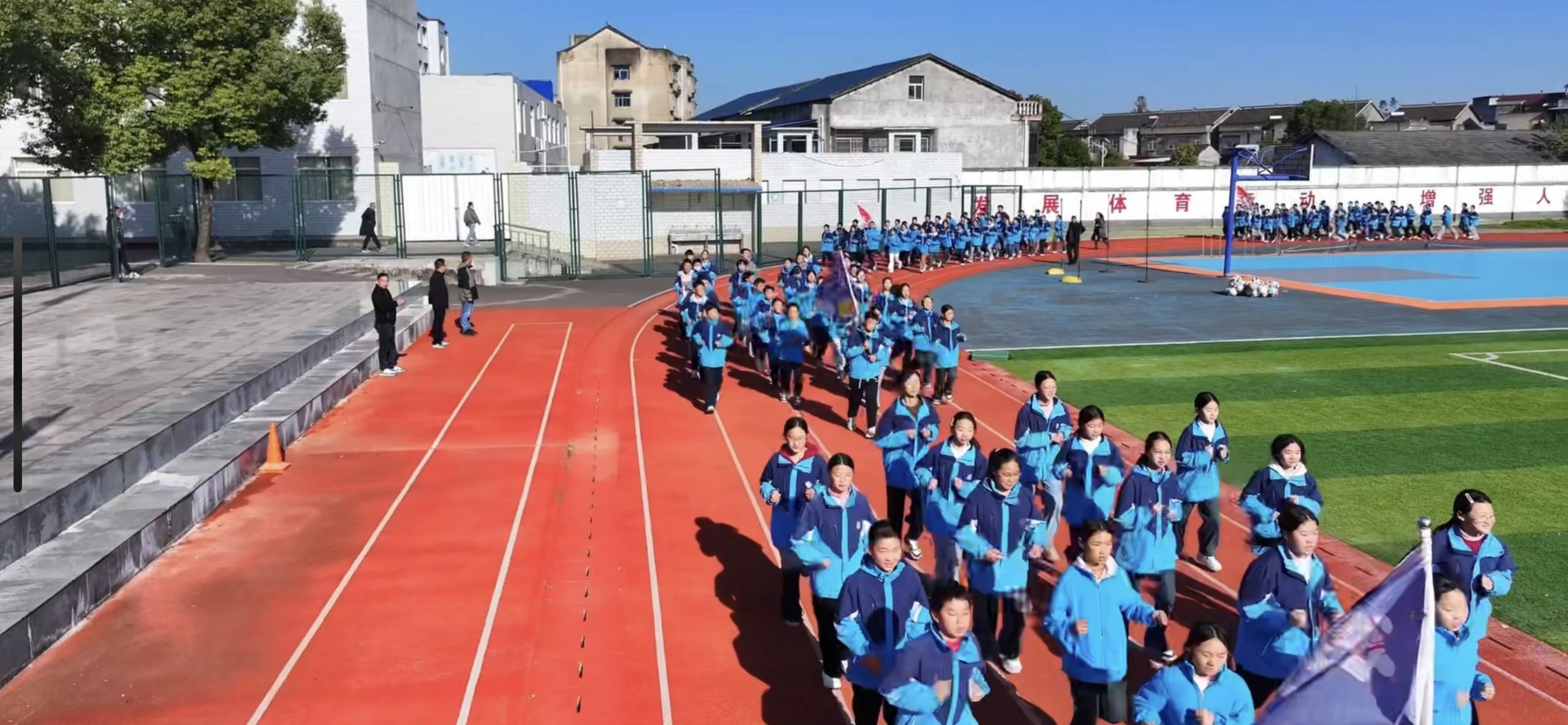 谷城县盛康二中举行阳光大课间展示活动，师生共展活力风采