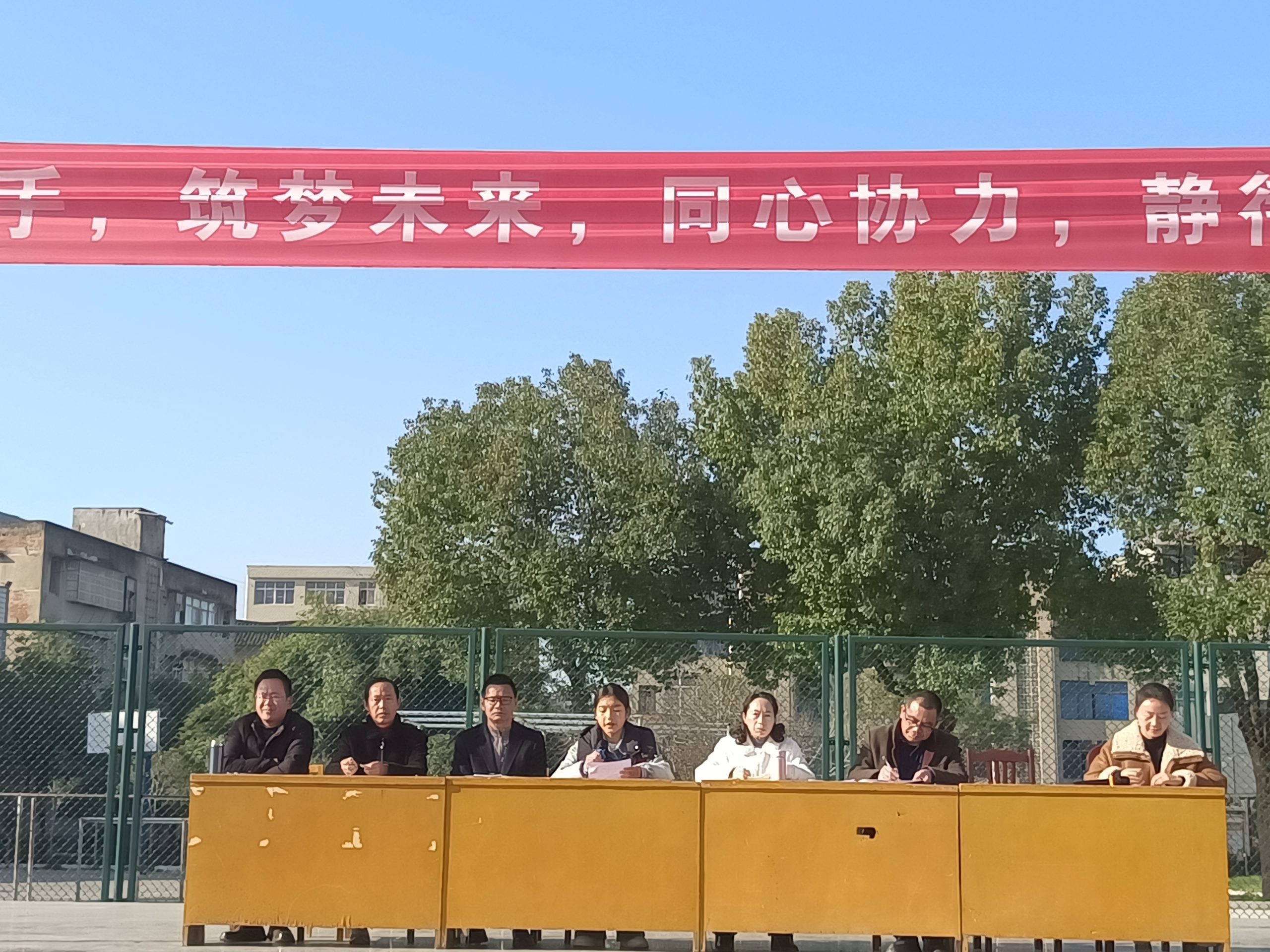 谷城县盛康二中召开全校家长会：家校携手筑梦未来，同心静待花开