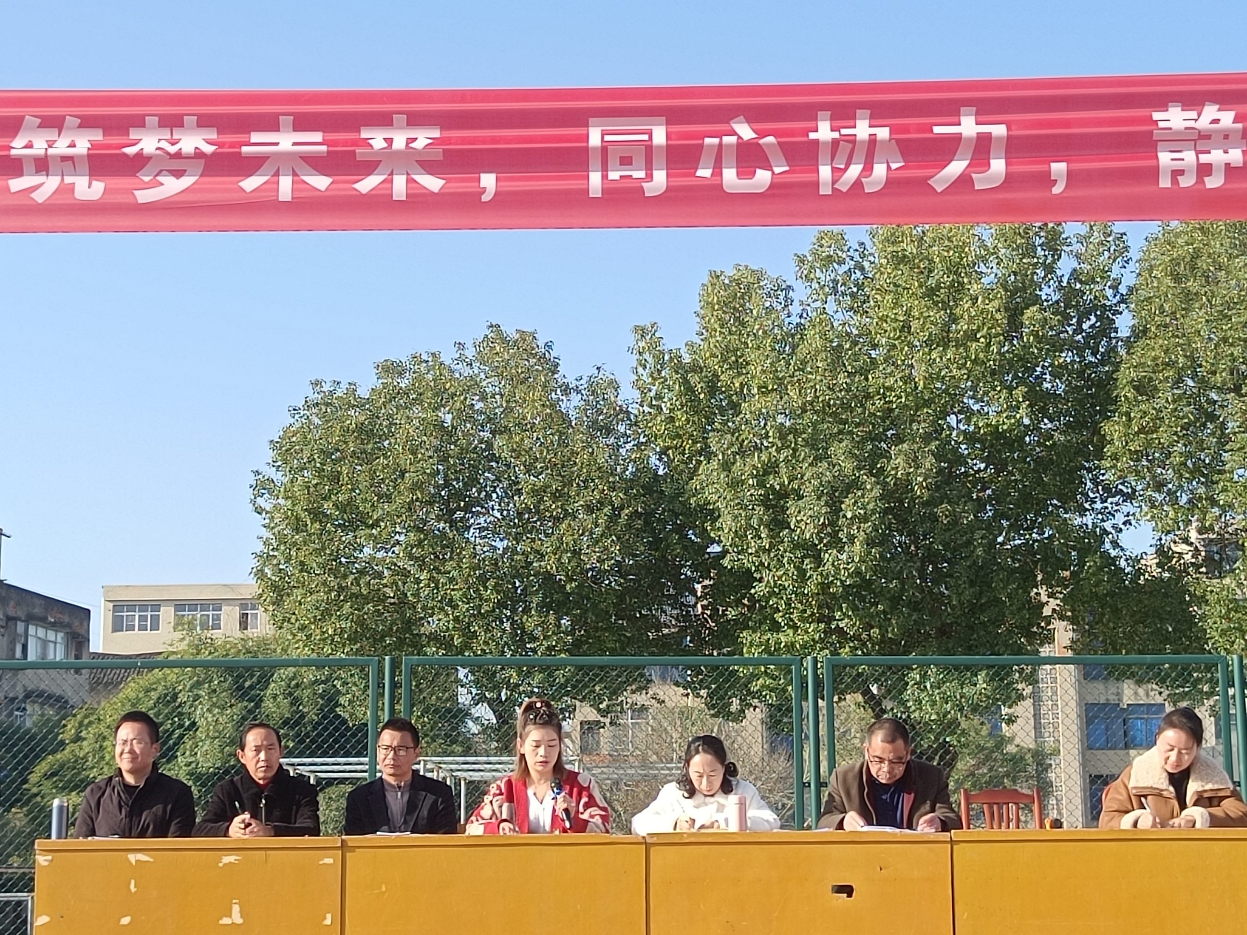 谷城县盛康二中召开全校家长会：家校携手筑梦未来，同心静待花开