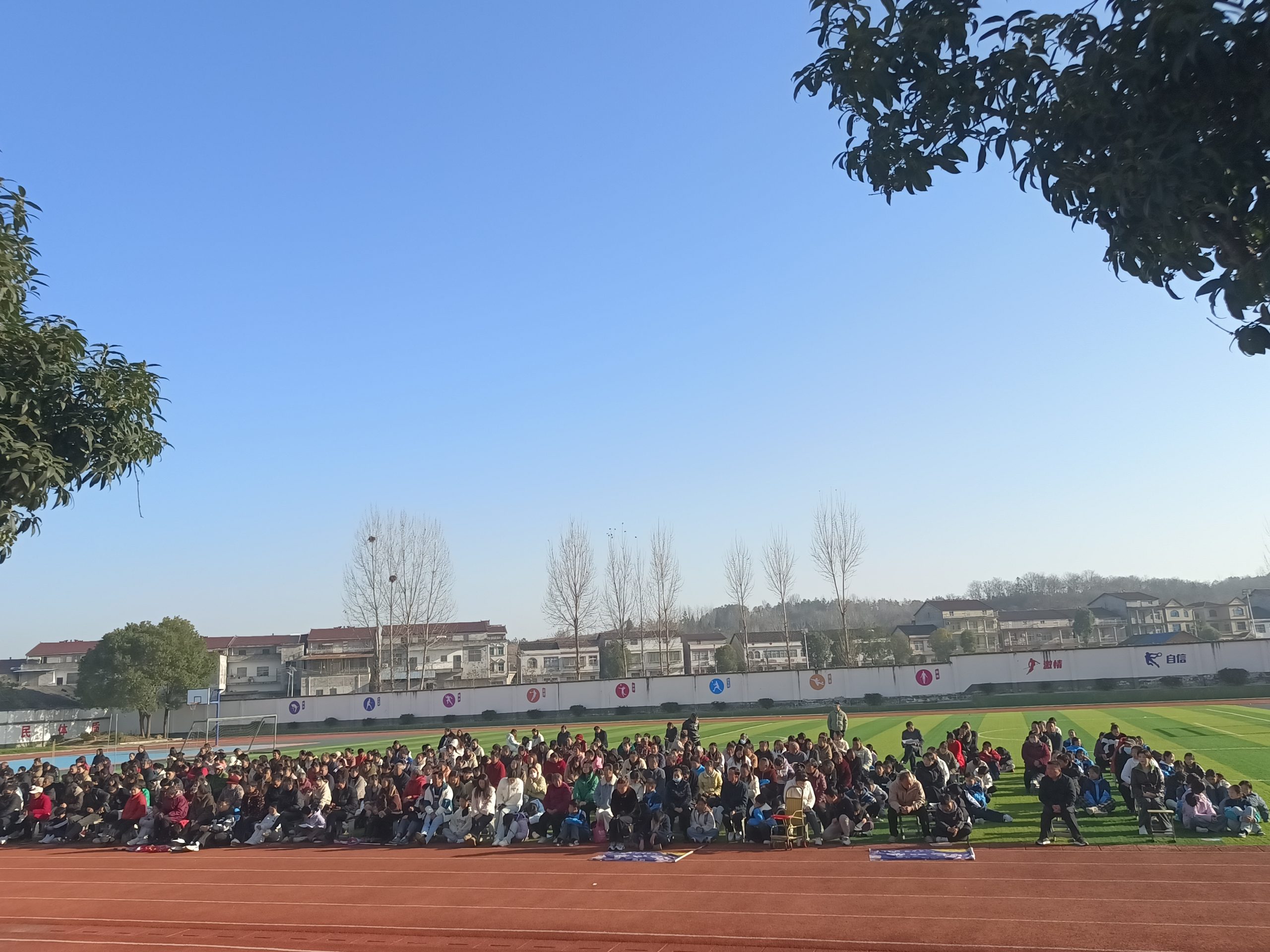 谷城县盛康二中召开全校家长会：家校携手筑梦未来，同心静待花开