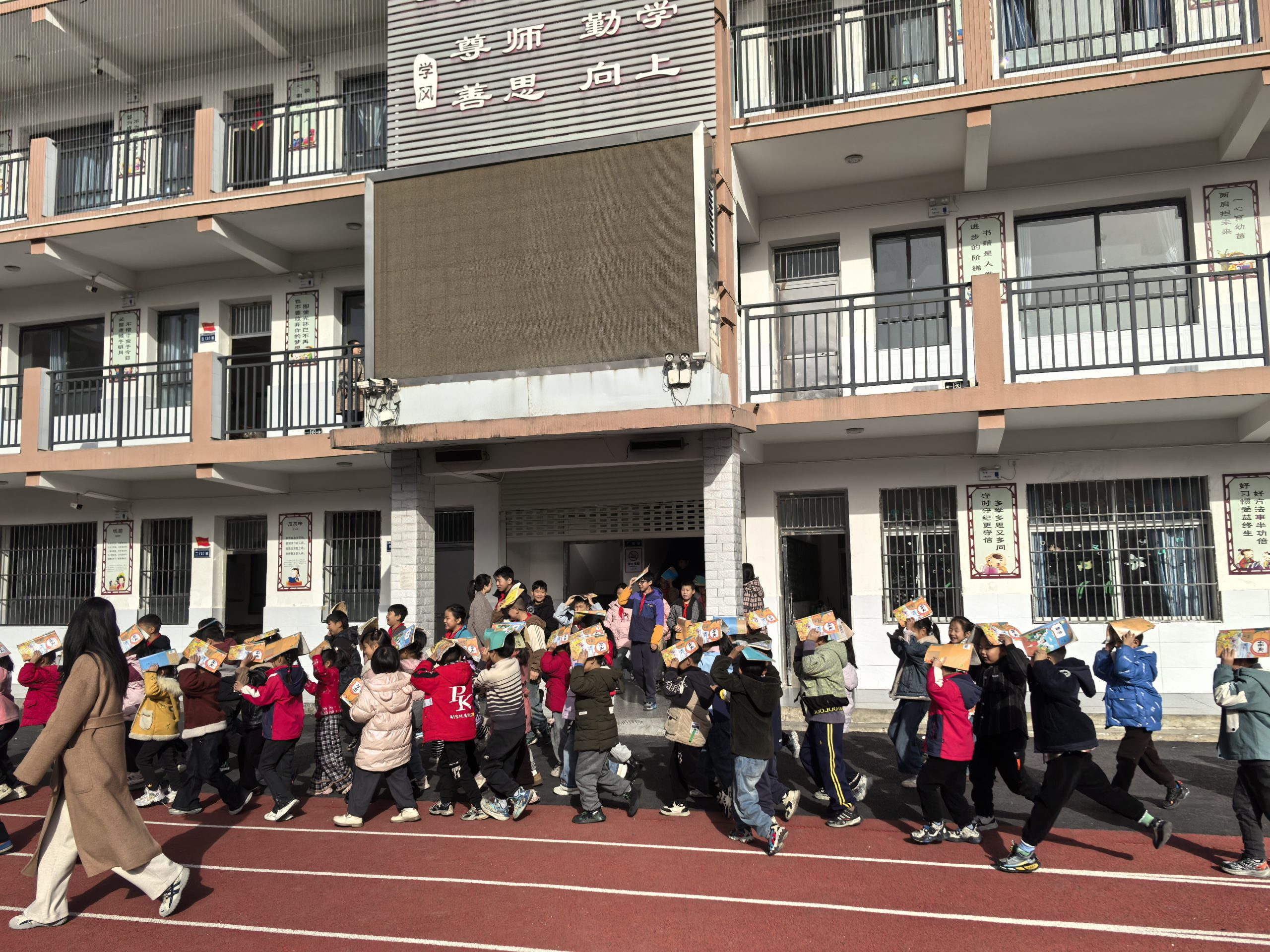 谷城县石花镇大峪桥中心小学：筑牢安全防线 护航学生成长