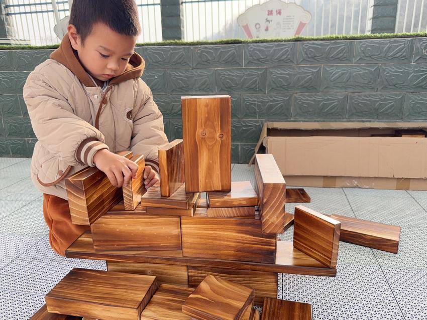 积木筑梦，快乐成长！五山镇中心幼儿园萌娃们化身“小小建筑师”