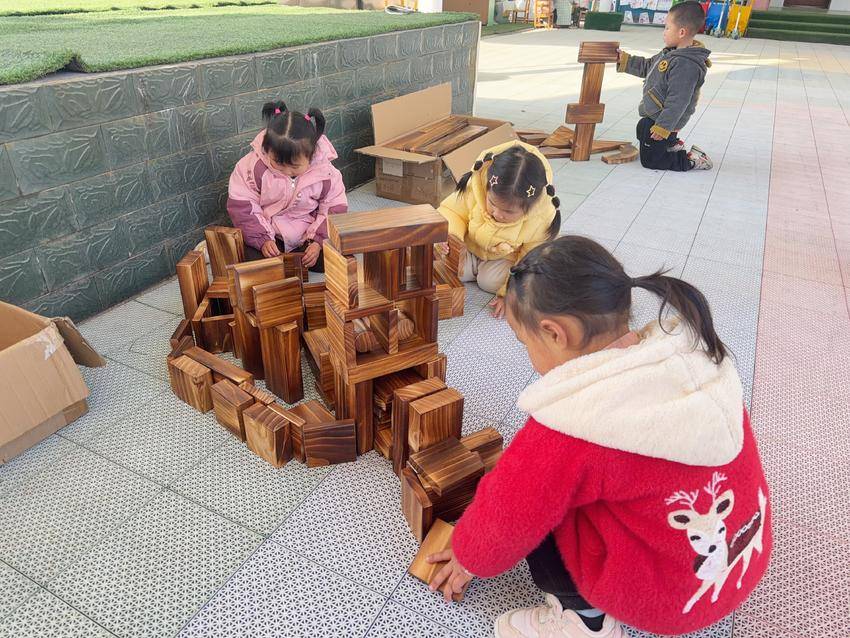 积木筑梦，快乐成长！五山镇中心幼儿园萌娃们化身“小小建筑师”