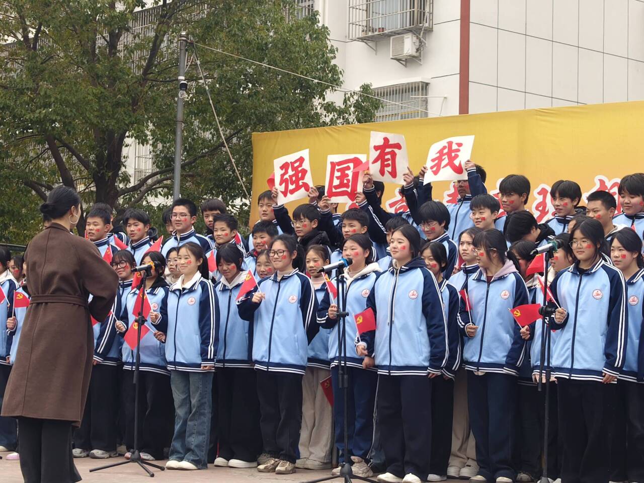 唱响红歌铸初心 清廉育人润校园——谷城县筑阳中学举办 “传承红色基因 创建清廉校园 争做文明师生” 红歌合唱比赛 唱响红歌铸初心 清廉育人润校园——谷城县筑阳中学举办 “传承红色基因 创建清廉校园 争做文明师生” 红歌合唱比赛