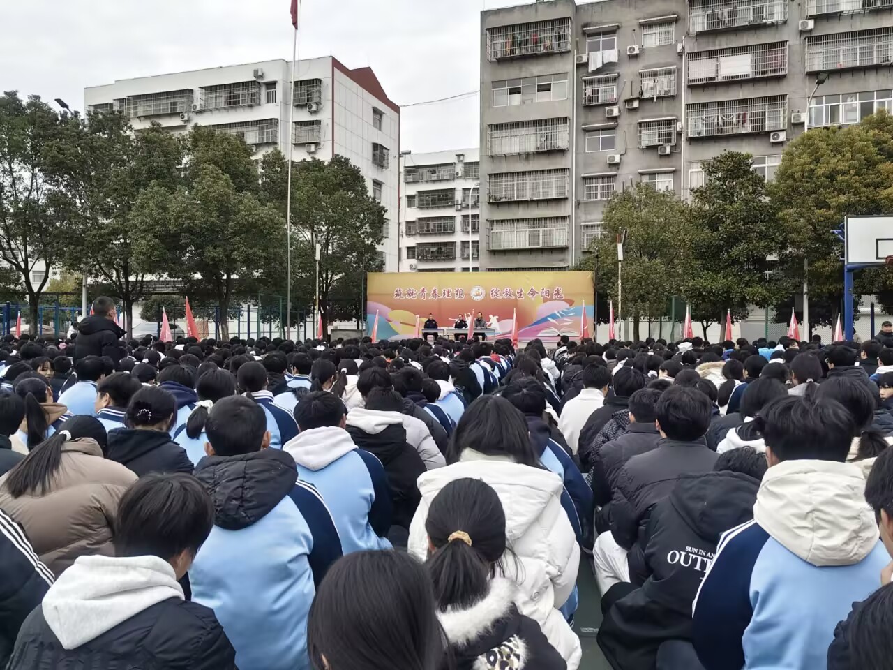 法治护航成长 敬畏守护青春——谷城县城关镇派出所走进筑阳中学开展安全宣讲