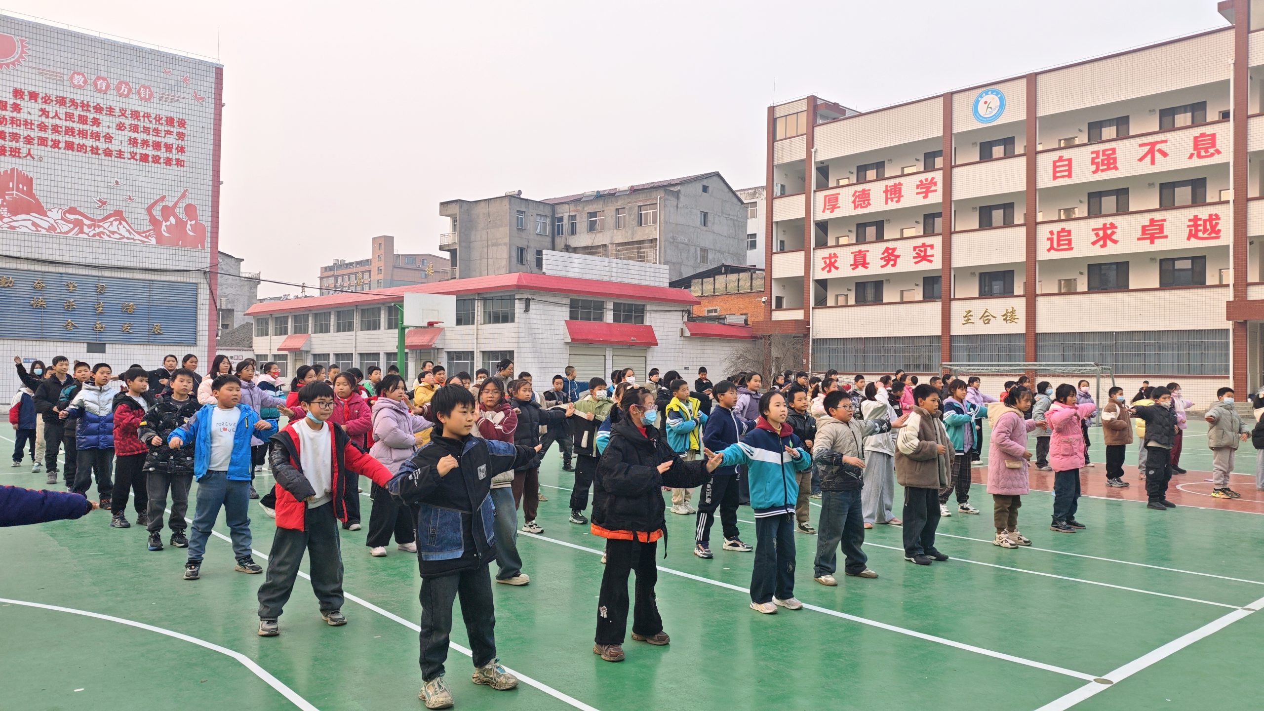 谷城县盛康镇小学：学习武术操 活力满校园