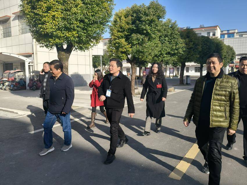 谷城盛康一中迎来“两代表一委员”调研指导 共绘教育发展新蓝图