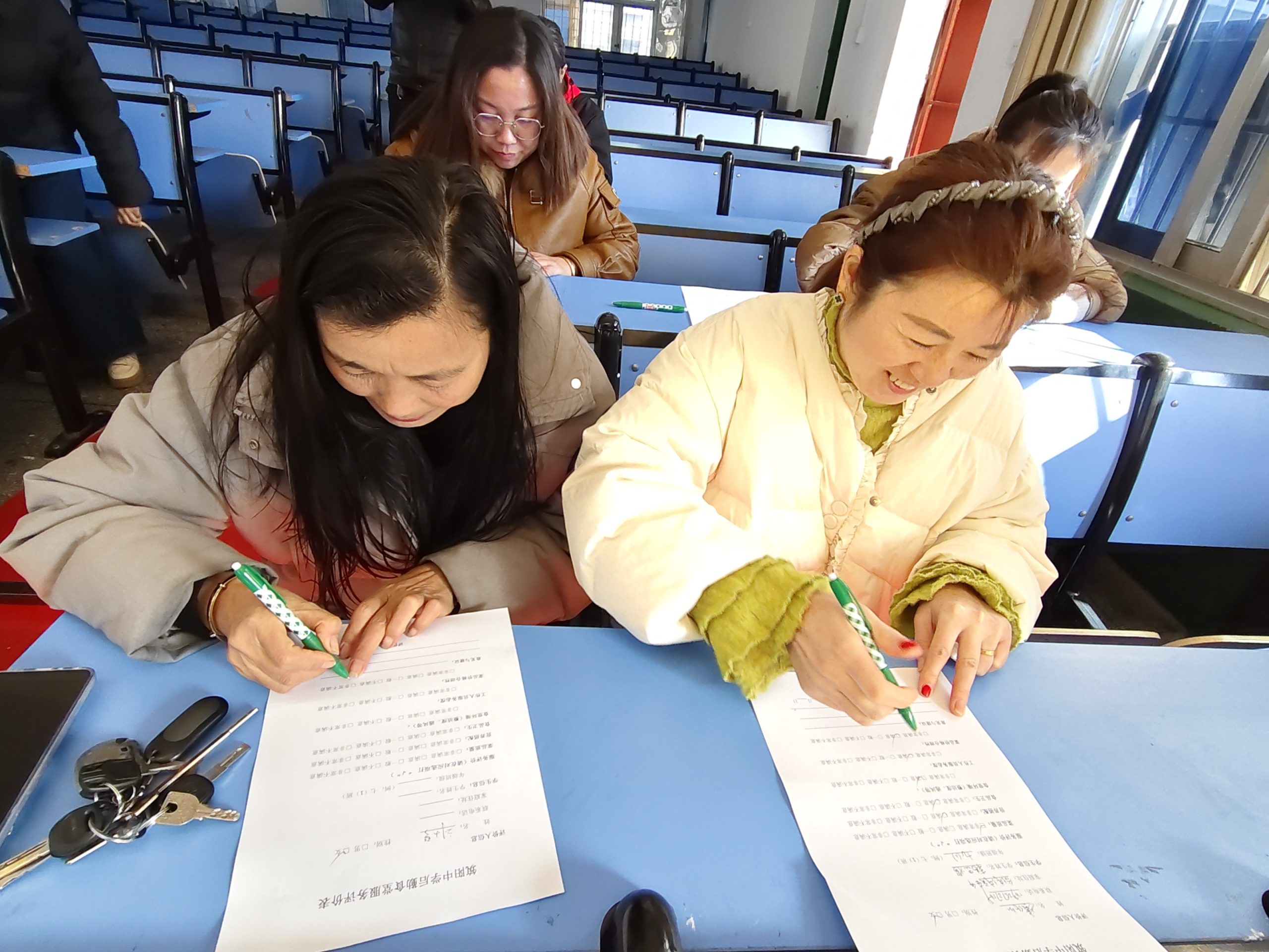 家校“零距离”共护“舌尖安”   筑阳中学食堂家长开放日温情启幕