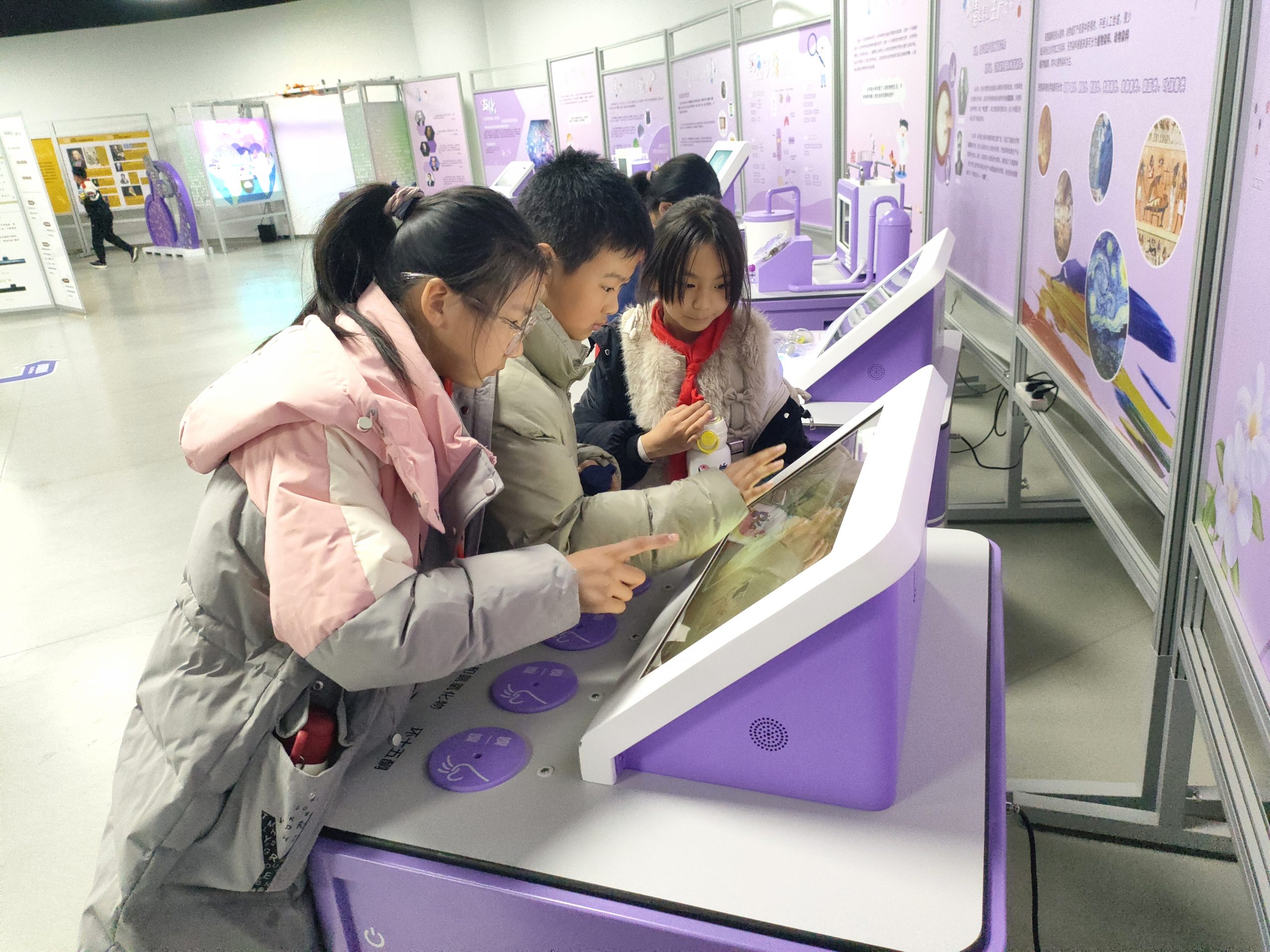 科学梦想在心中启航 谷城中华路校区学生沉浸式探索科技魅力