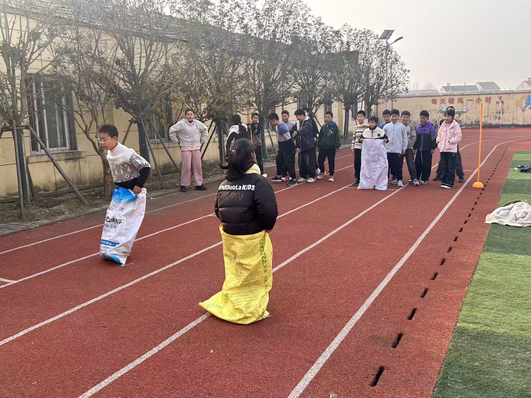 襄阳市樊城区上茶庵中心小学：冬日校园里的“运动嘉年华”