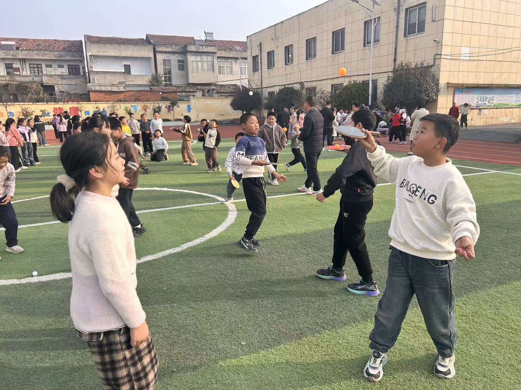 襄阳市樊城区上茶庵中心小学：冬日校园里的“运动嘉年华”