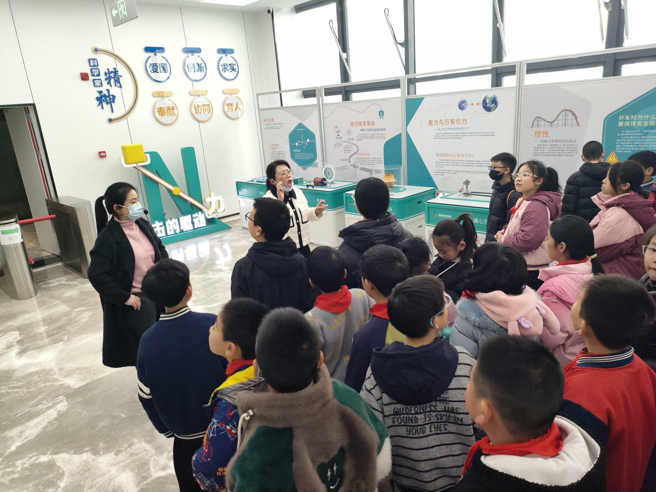 科学梦想在心中启航 谷城中华路校区学生沉浸式探索科技魅力