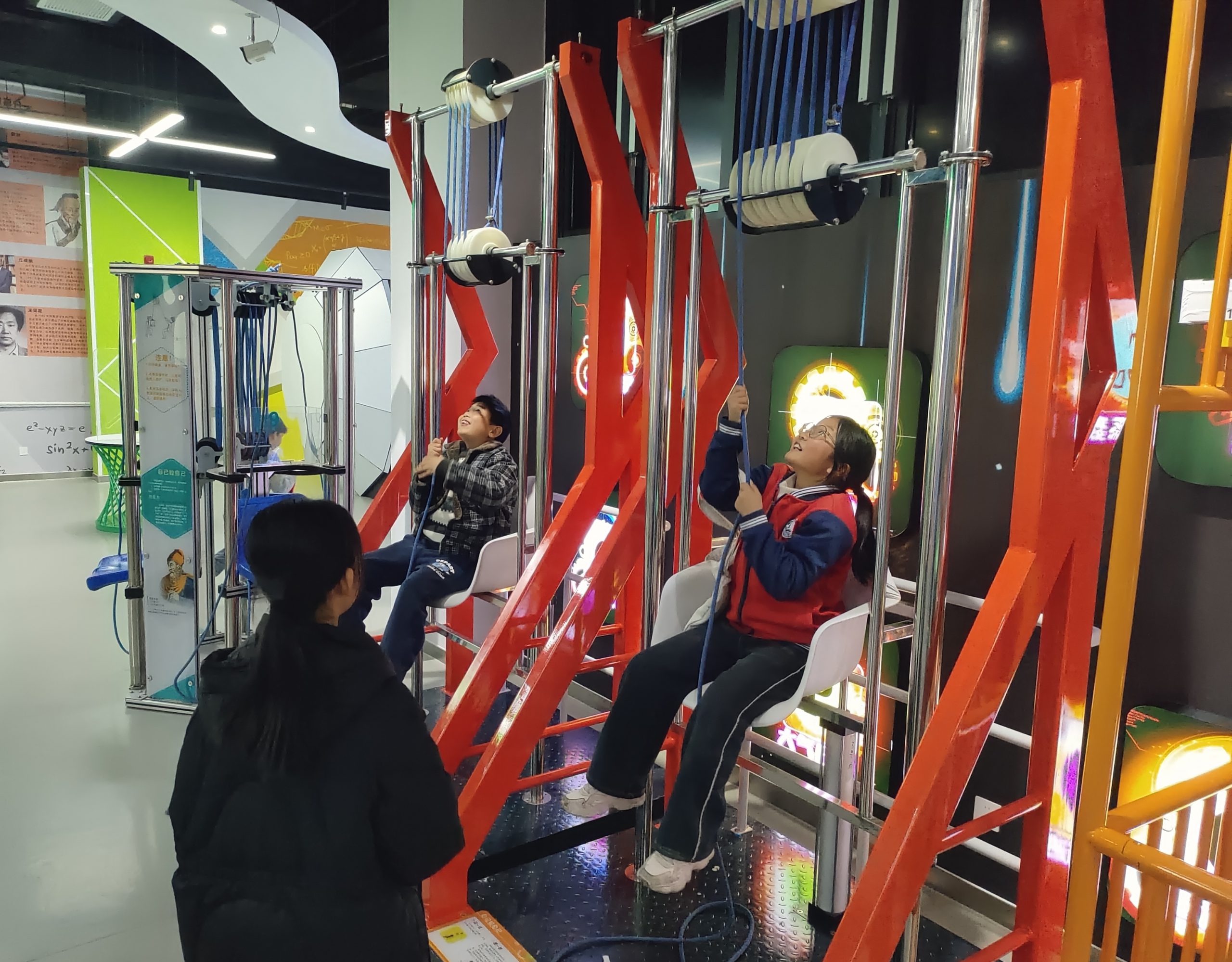 科学梦想在心中启航 谷城中华路校区学生沉浸式探索科技魅力