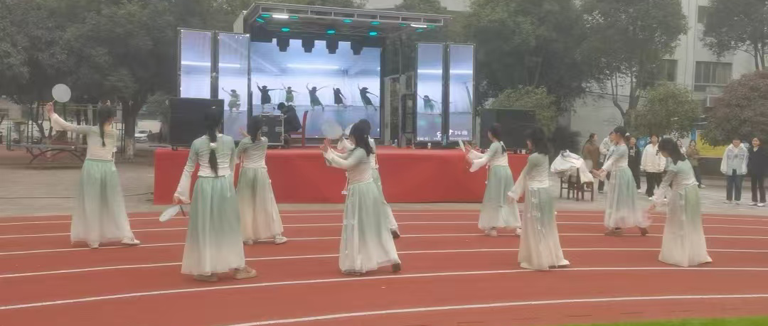 青春绽放  艺彩飞扬一一谷城石花三中七年级元旦文艺汇演圆满落幕