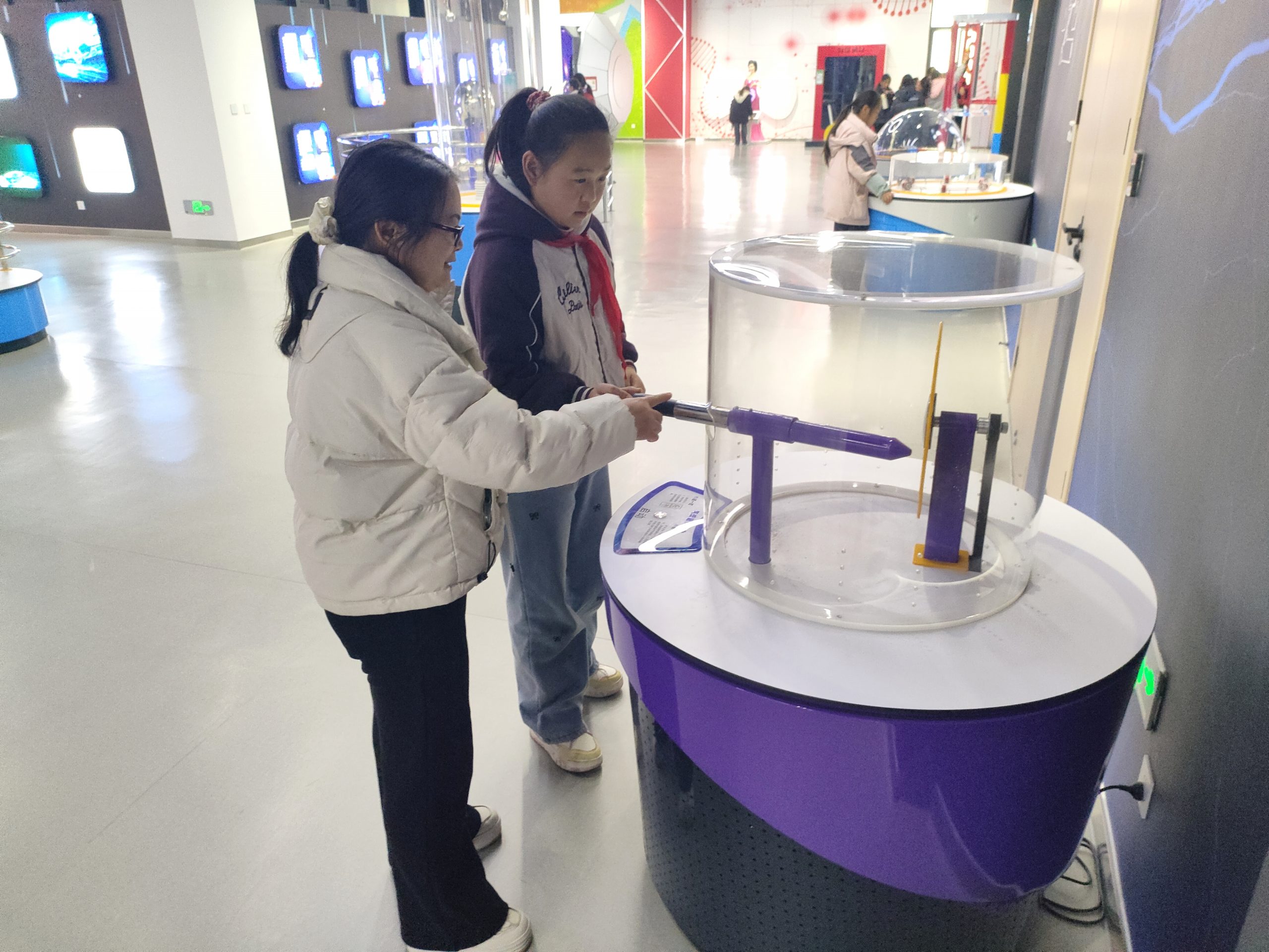 科学梦想在心中启航 谷城中华路校区学生沉浸式探索科技魅力