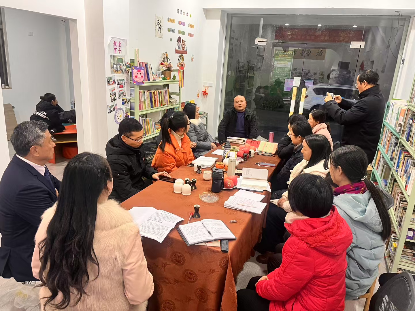 谷城启睿书屋:共读《我的阿勒泰》 冬日书香暖人心 谷城启睿书屋:共读《我的阿勒泰》 冬日书香暖人心