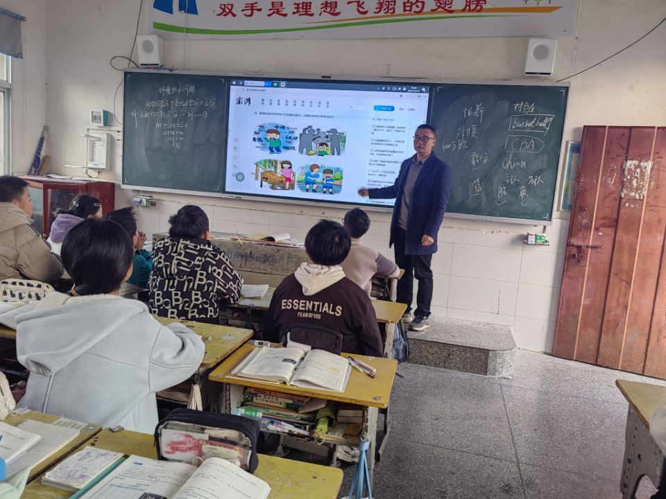 谷城县盛康二中各班召开防欺凌主题班会  筑牢校园安全防线