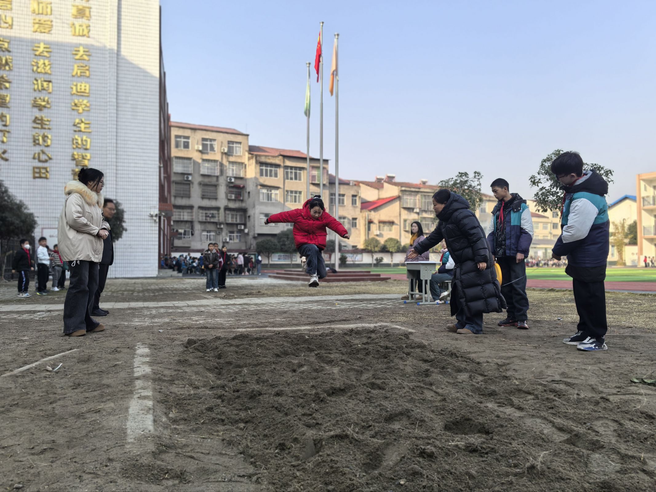 谷城县石花镇大峪桥中心小学：秋高气爽展风采  童心逐梦向未来