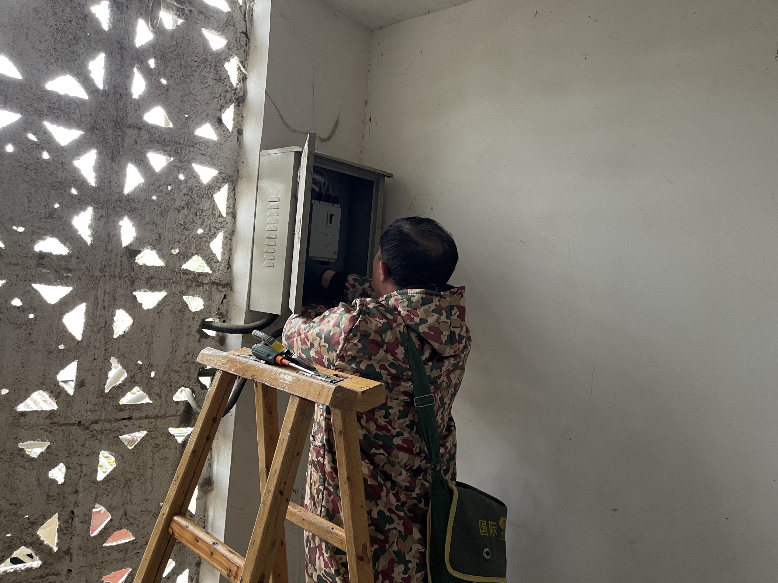 谷城盛康二中开展校园电气安全专项检查 筑牢冬季用电安全防线 谷城盛康二中开展校园电气安全专项检查 筑牢冬季用电安全防线