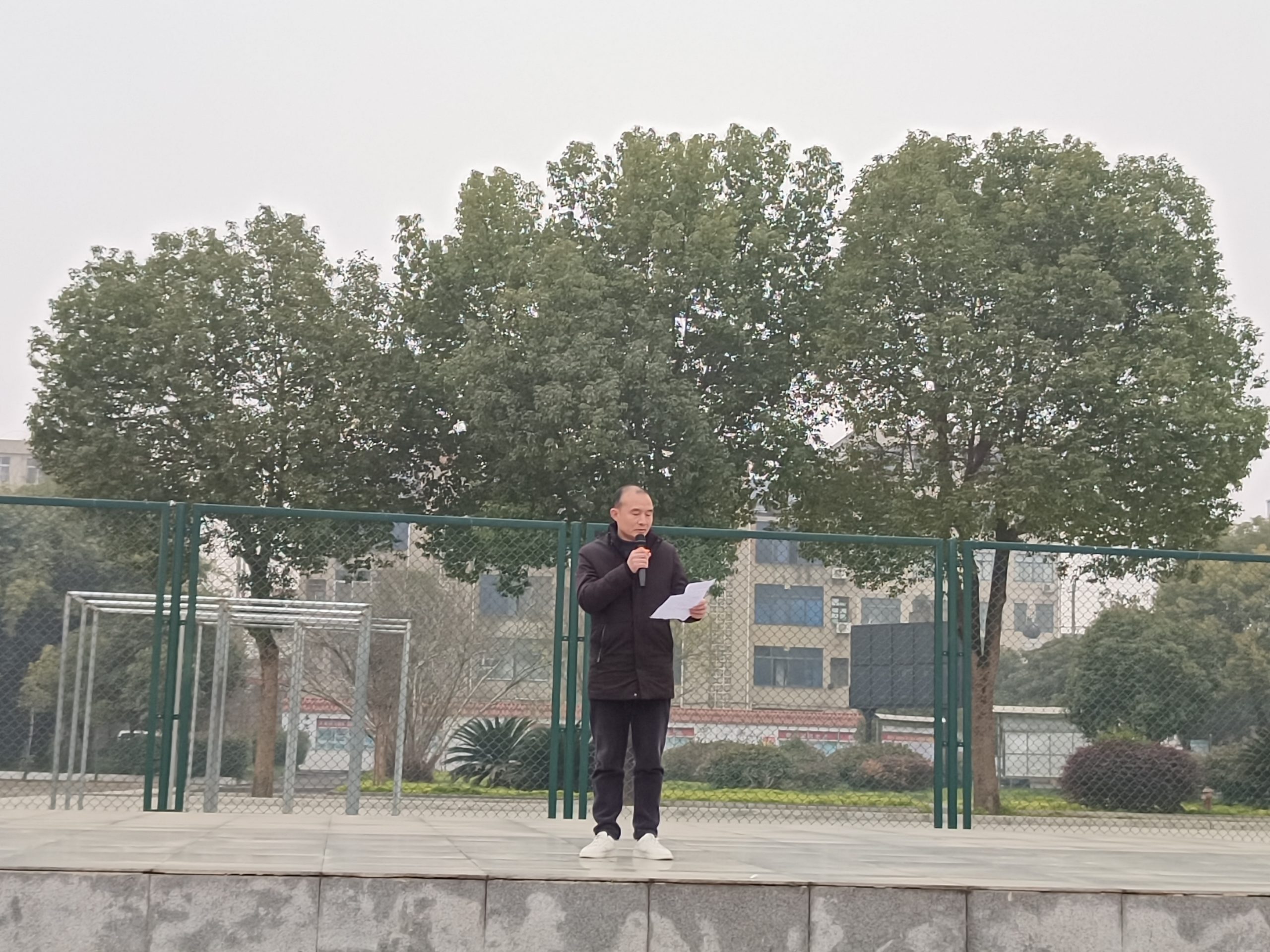 谷城盛康二中：国旗下演讲直击校园痛点  杜绝“舌尖上的浪费”