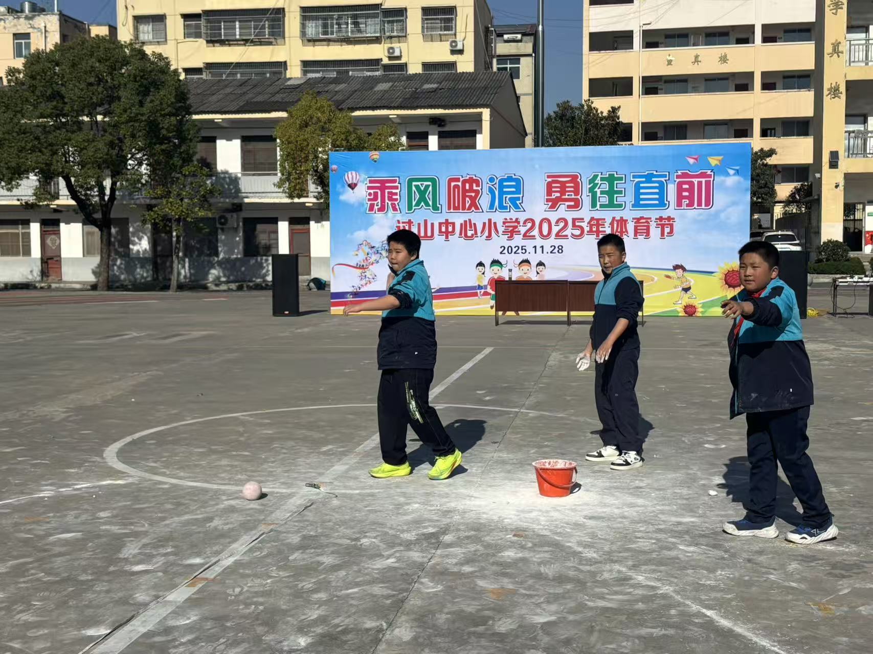 谷城县城关过山中心小学：冬日赛场展活力 童心追梦向未来