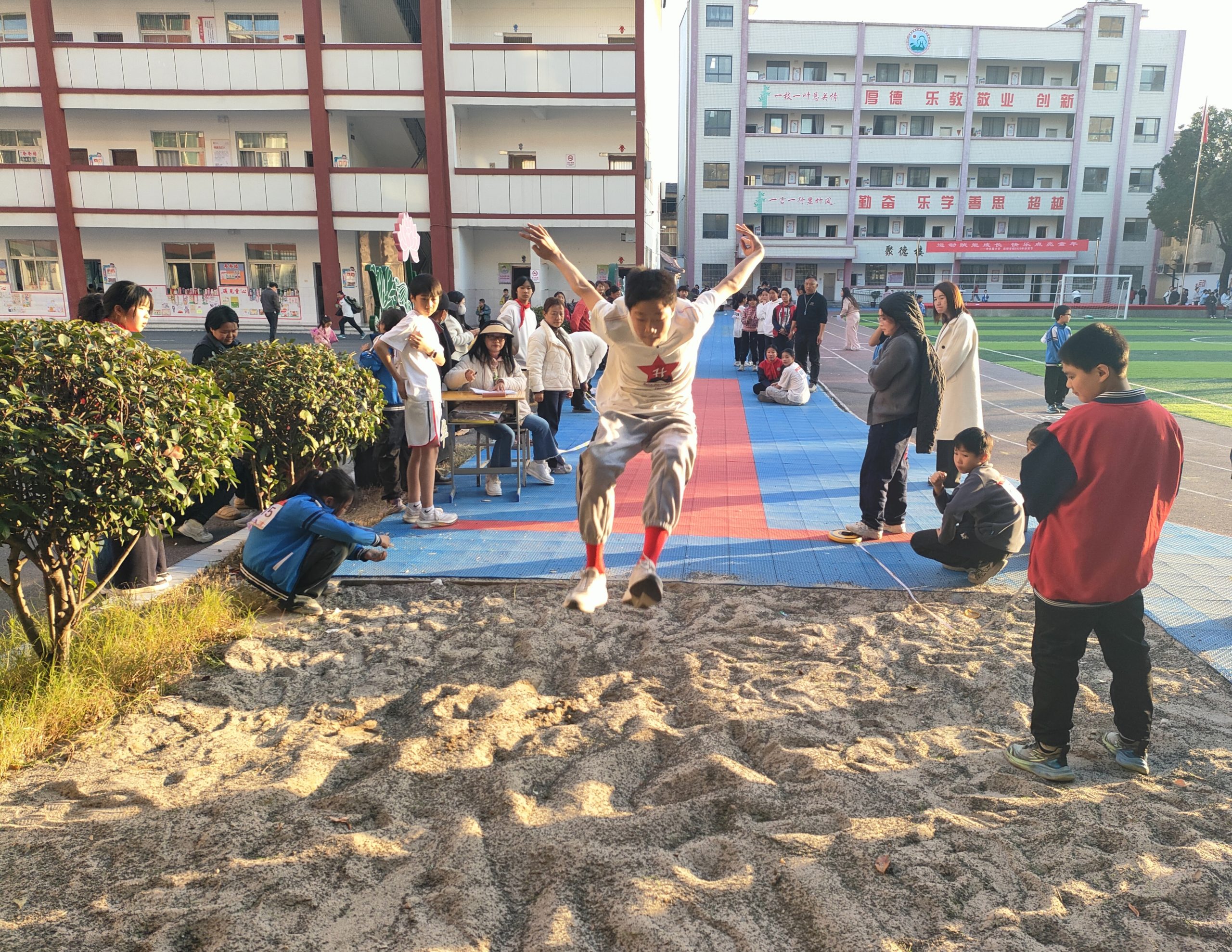 谷城县粉阳路小学教联体中华路校区：联校竞技展风采  少年逐梦绽活力